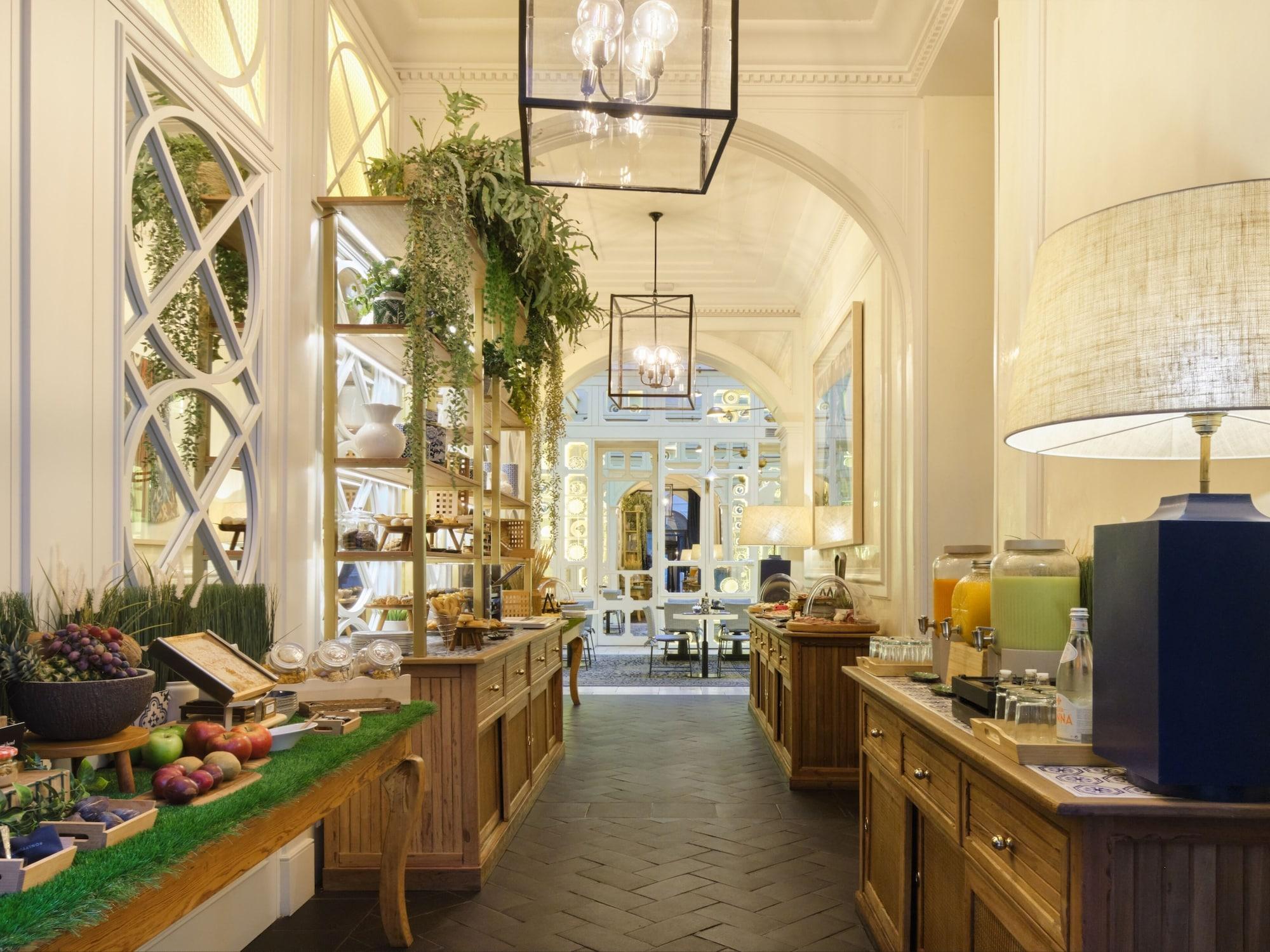 Restaurant Only YOU Boutique Hotel