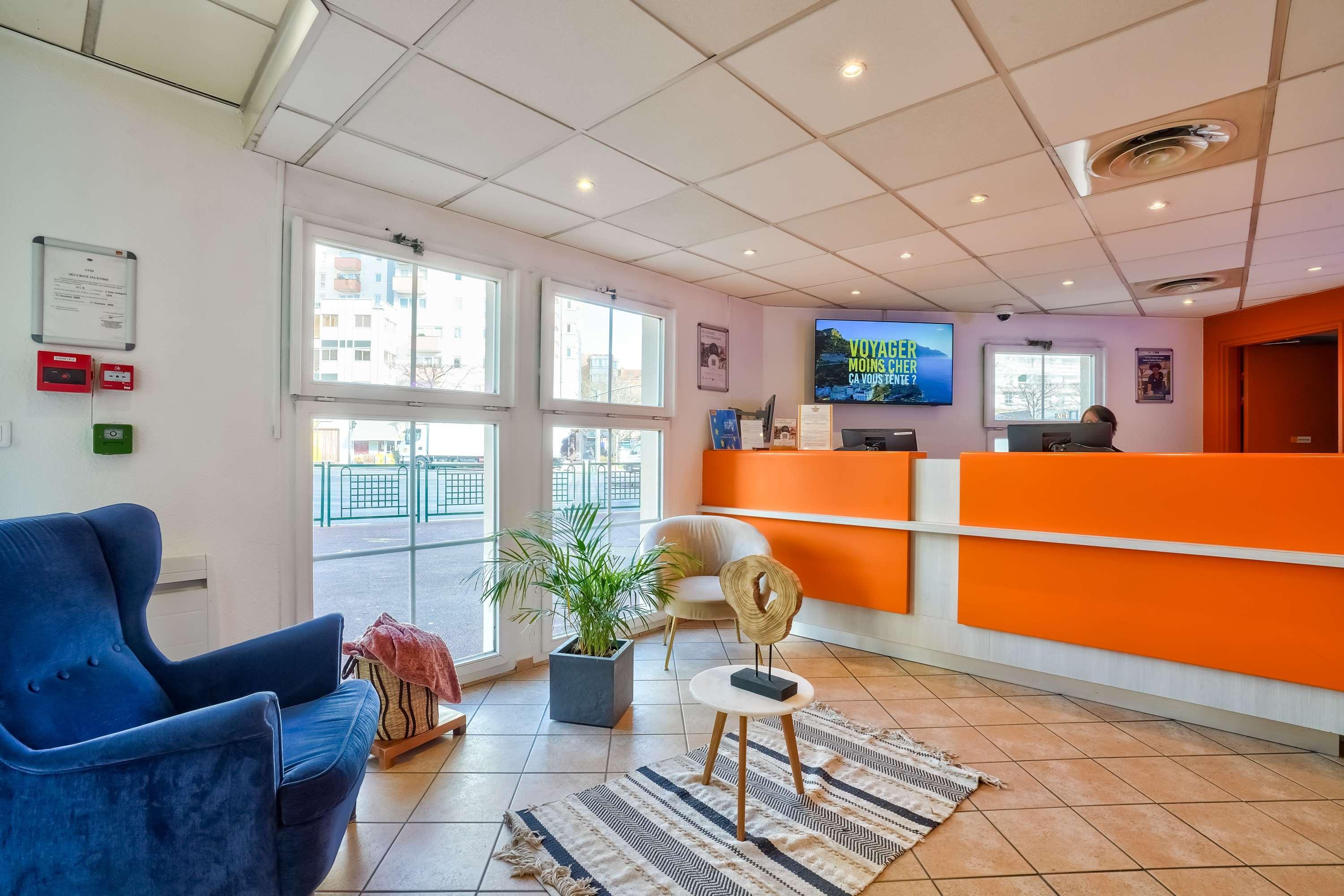 Vista Lobby Premiere Classe Paris Ouest - Pont De Suresnes