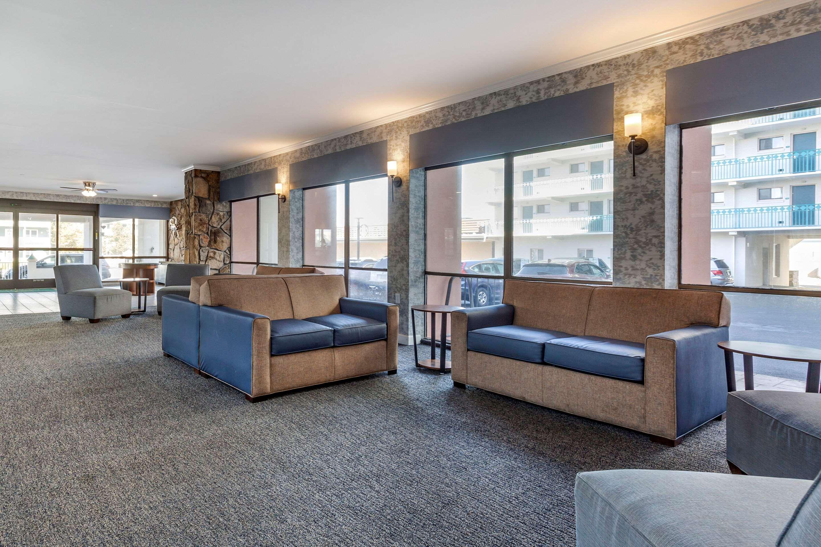 Vista Lobby Quality Inn Boardwalk