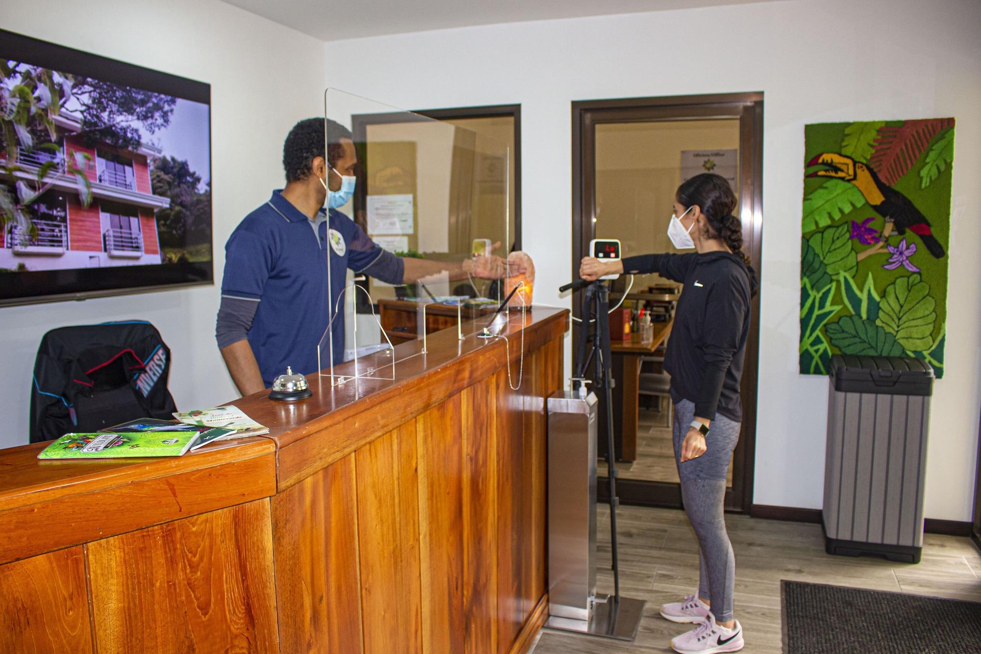 Vista Lobby Burbi Lake Lodge Monteverde