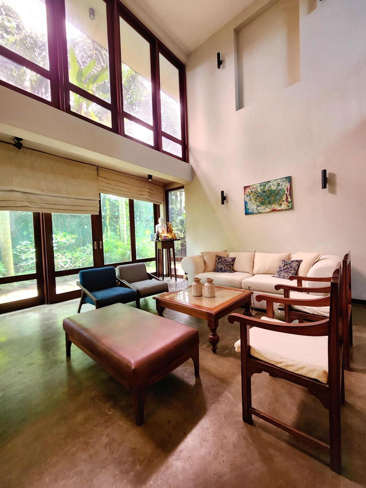 Vista Lobby Cozy luxury room with beautiful views