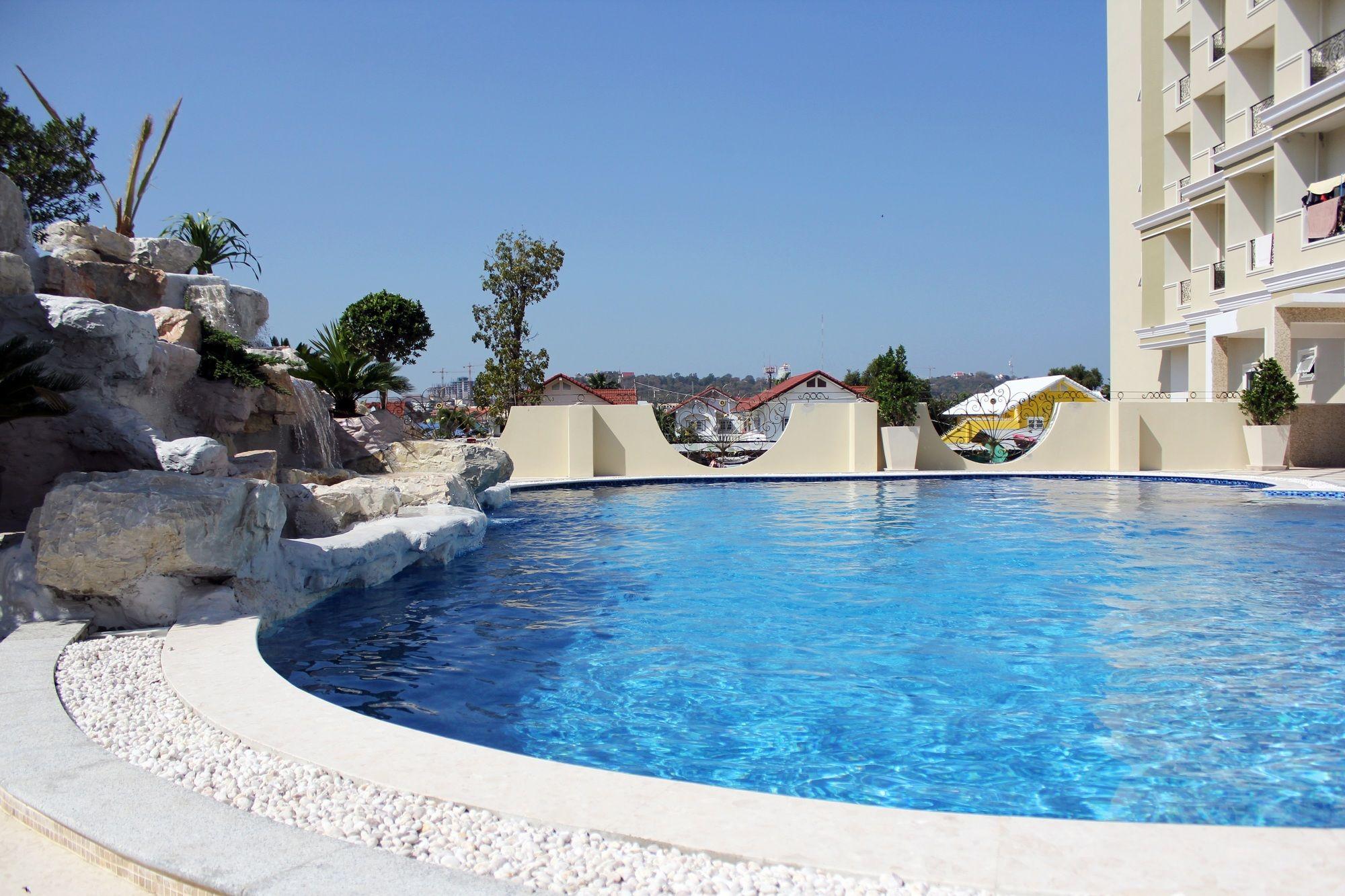 Vista Piscina LK Crystal Place