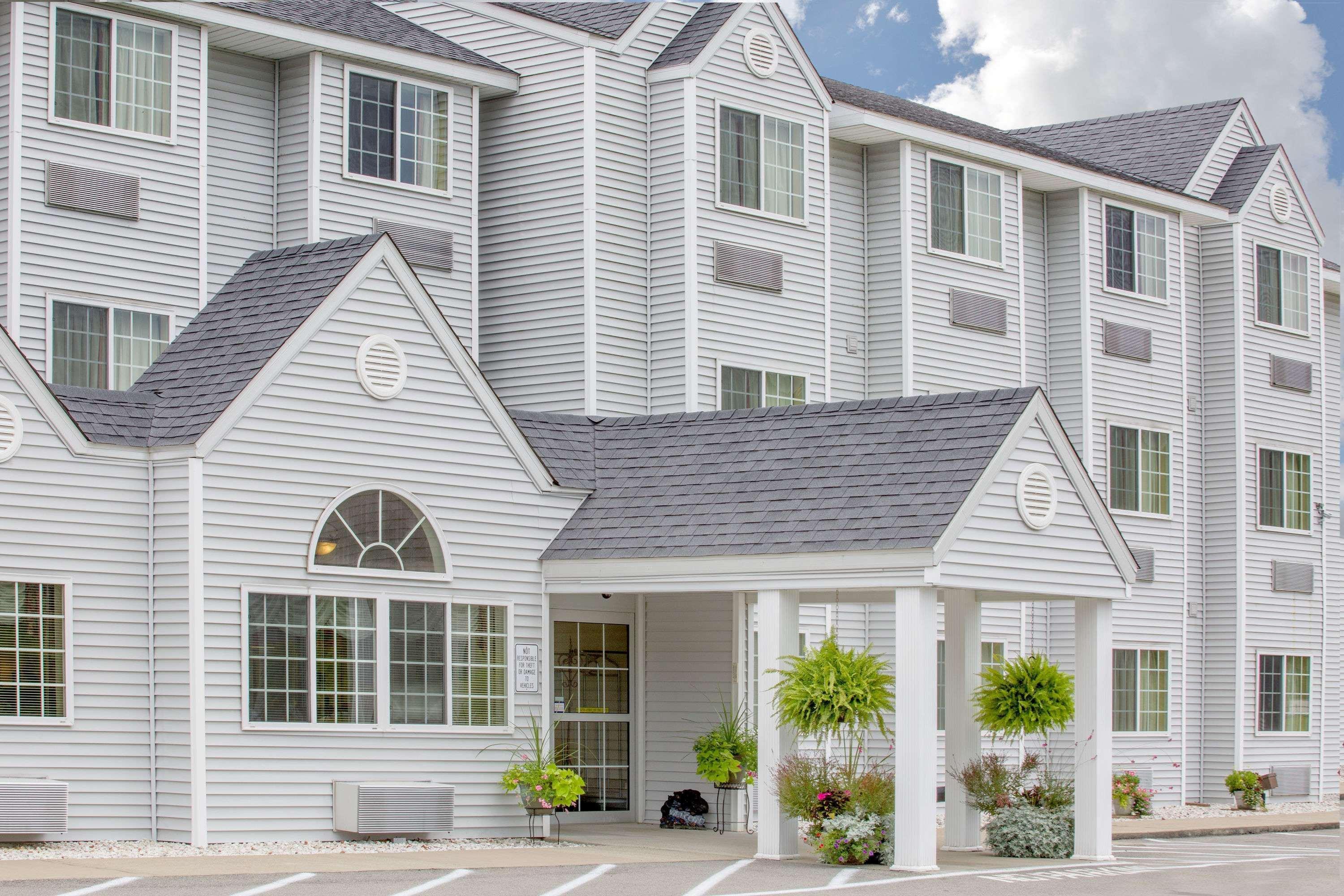 Vista Exterior Microtel Inn & Suites by Wyndham Gassaway/Sutton