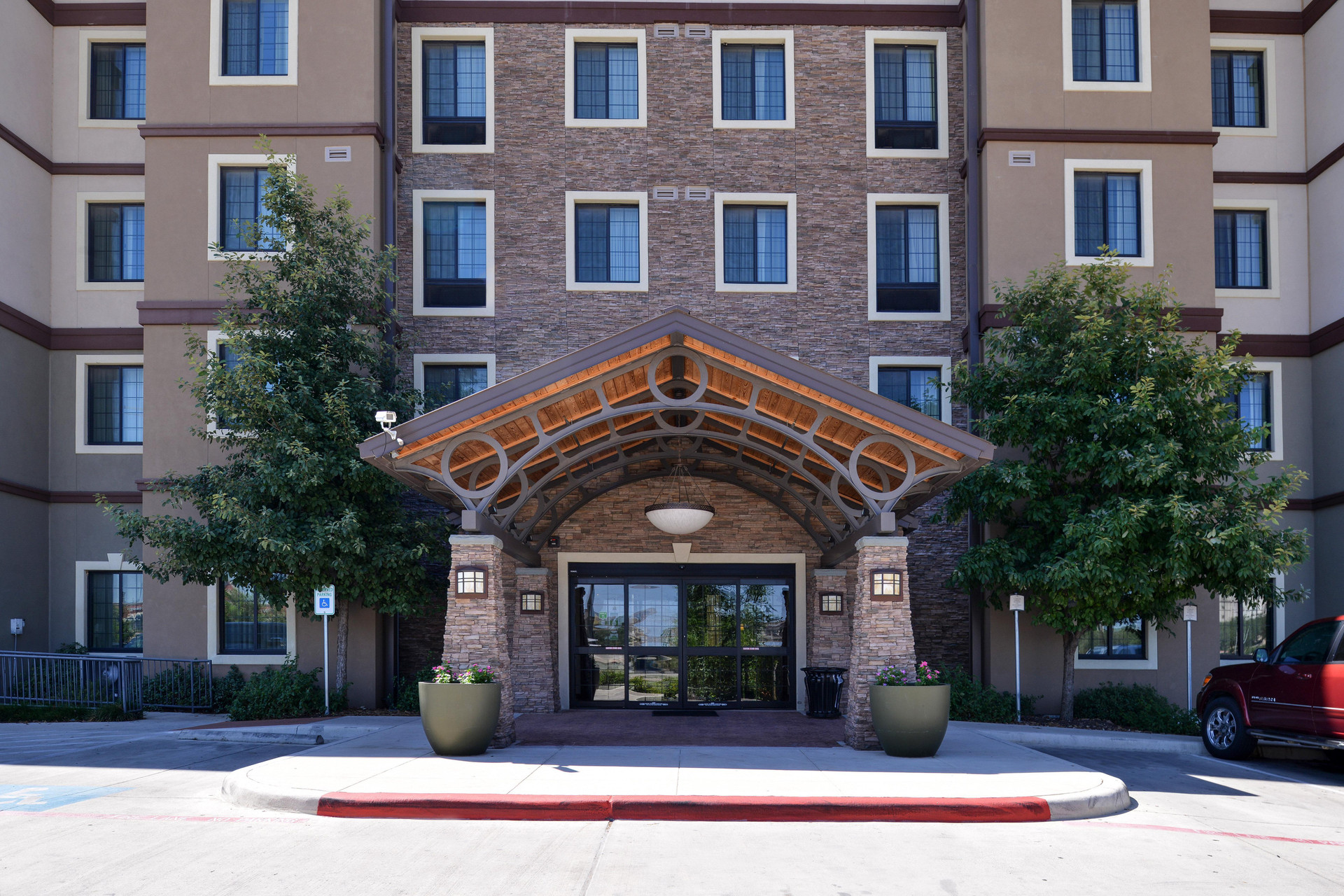Vista Exterior Staybridge Suites Stone Oak by IHG