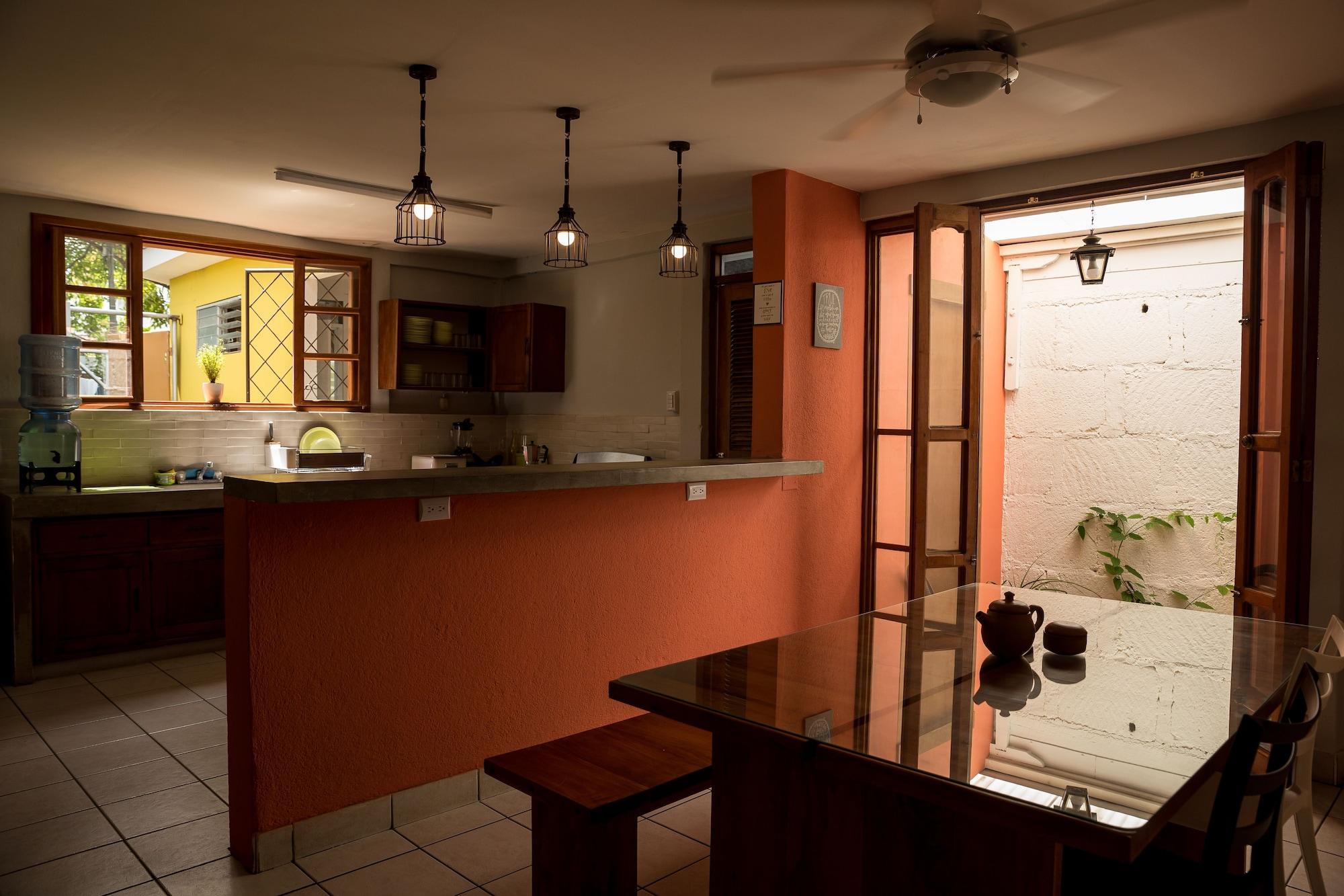 Restaurant La Bicicleta Hostal - Hostel