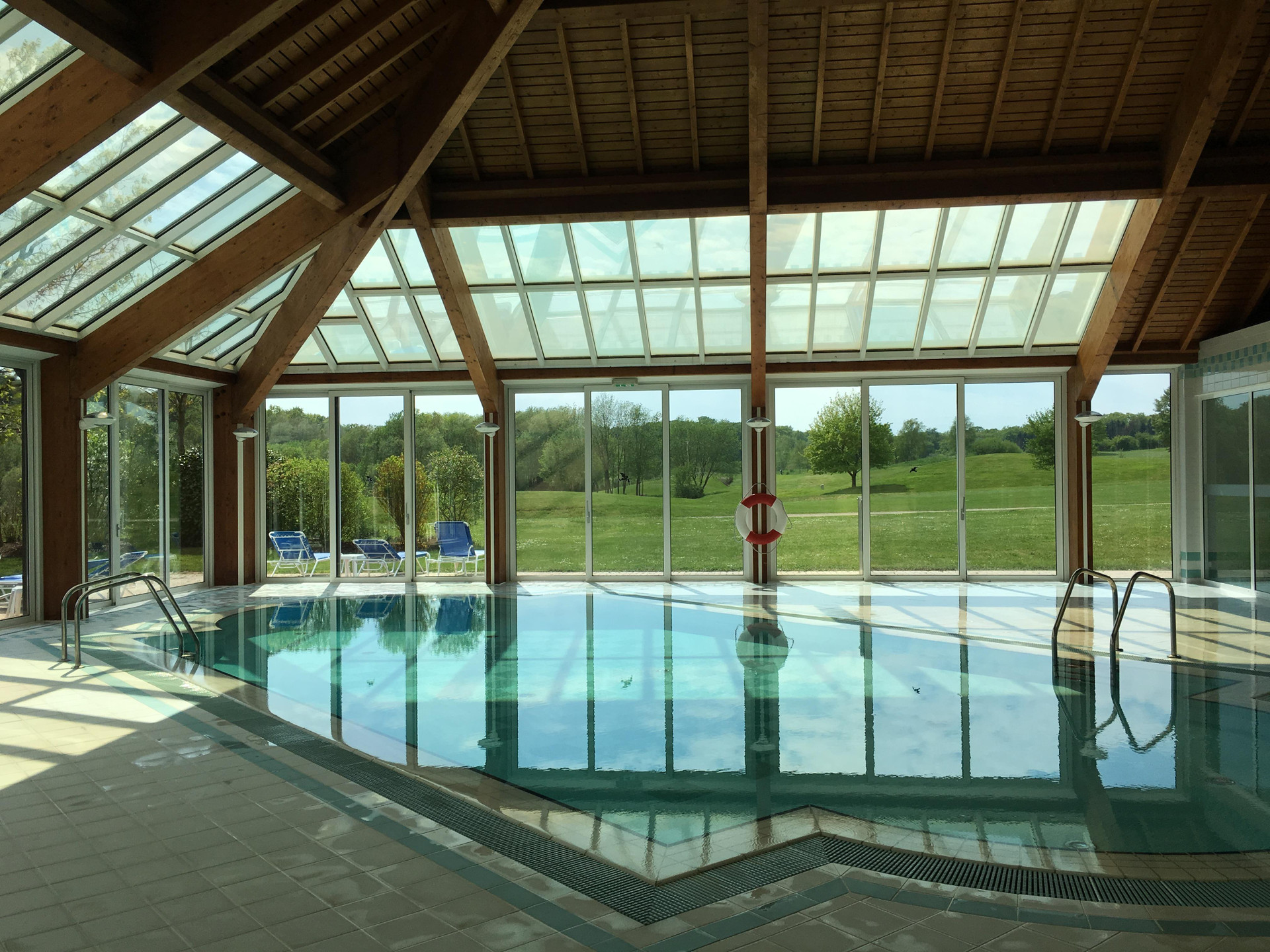 Vista Piscina Mercure Luxembourg Kikuoka Golf And Spa