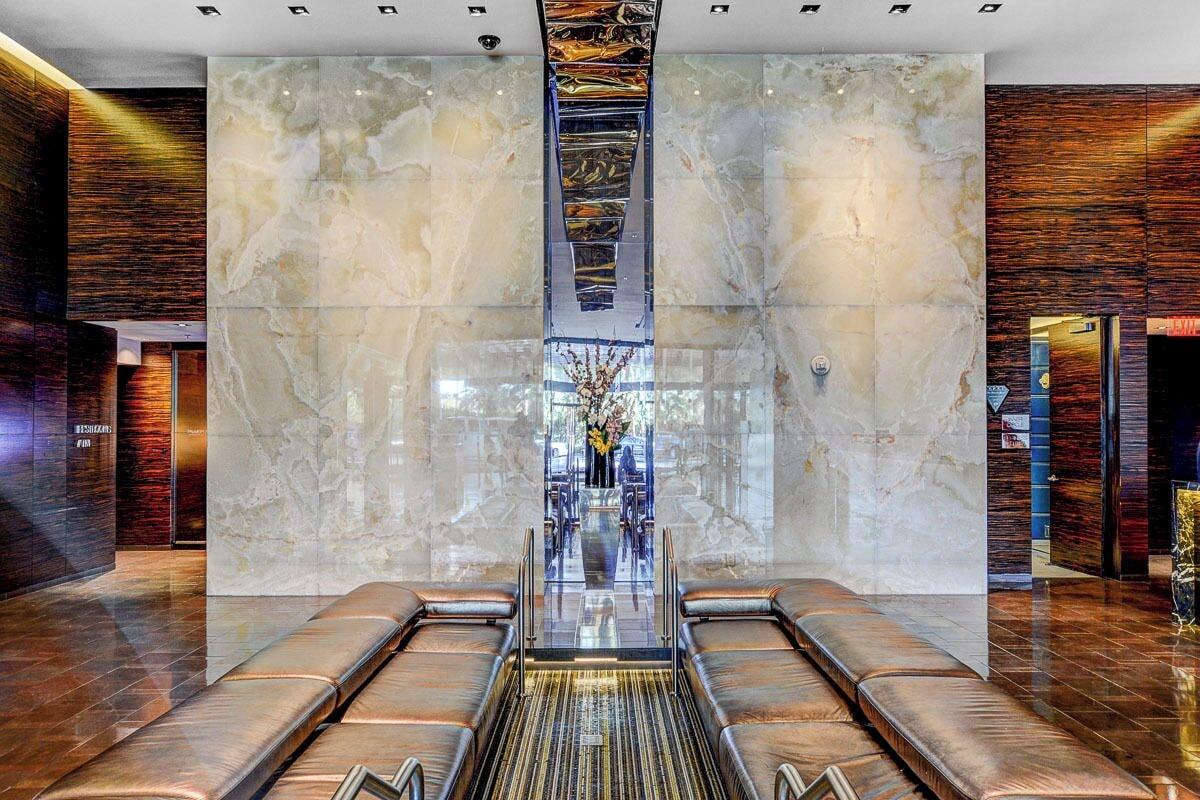 Vista Lobby Ava's Suite 37th FLR PALMS PLACE