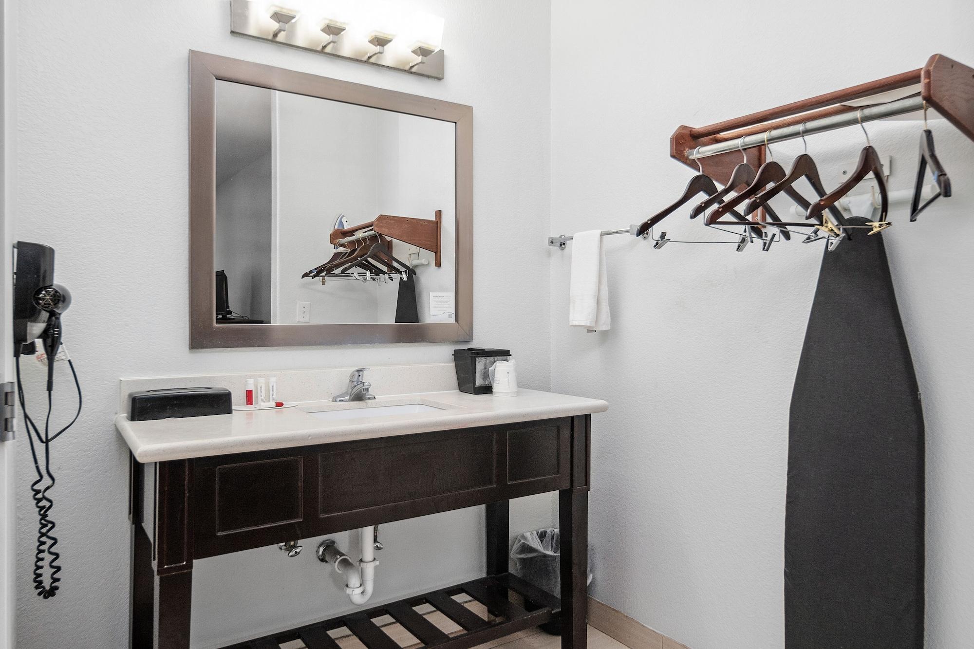 Equipamiento de Habitación Super 8 by Wyndham Mansfield LA
