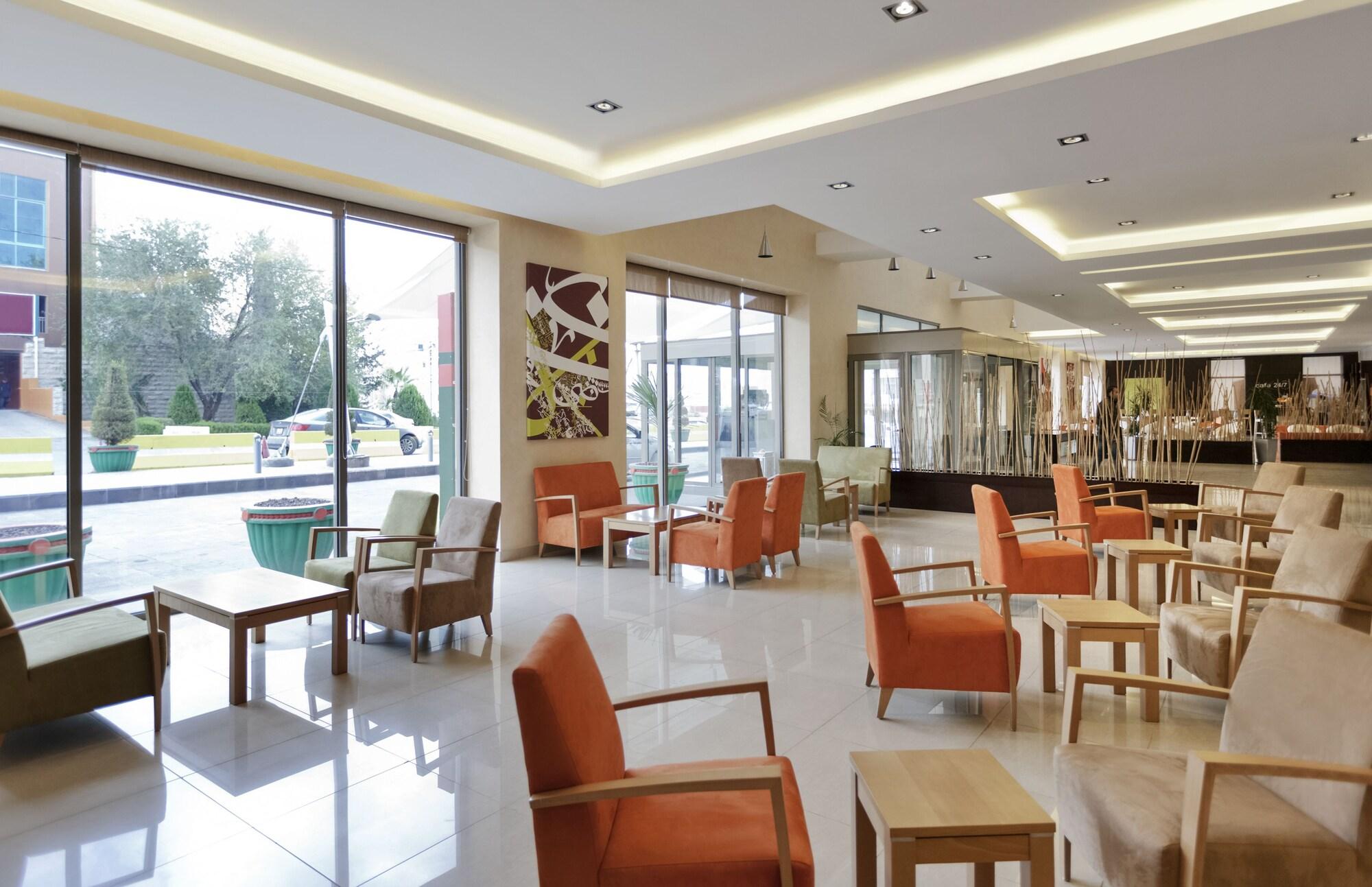 Vista Lobby ibis Amman