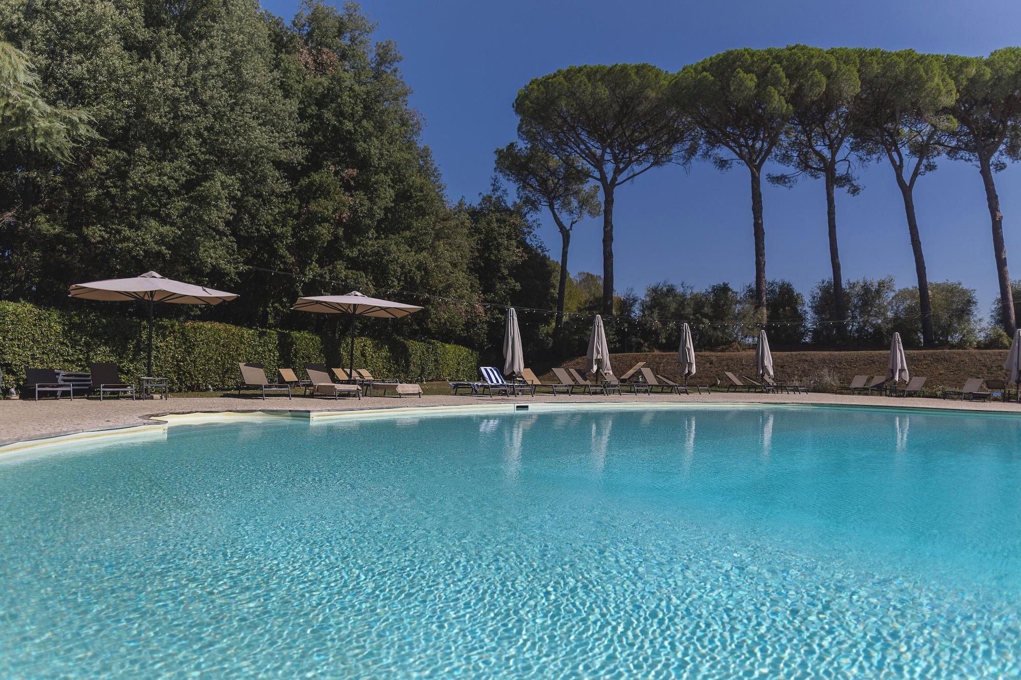 Vista Piscina Borgo Di Colleoli Resort