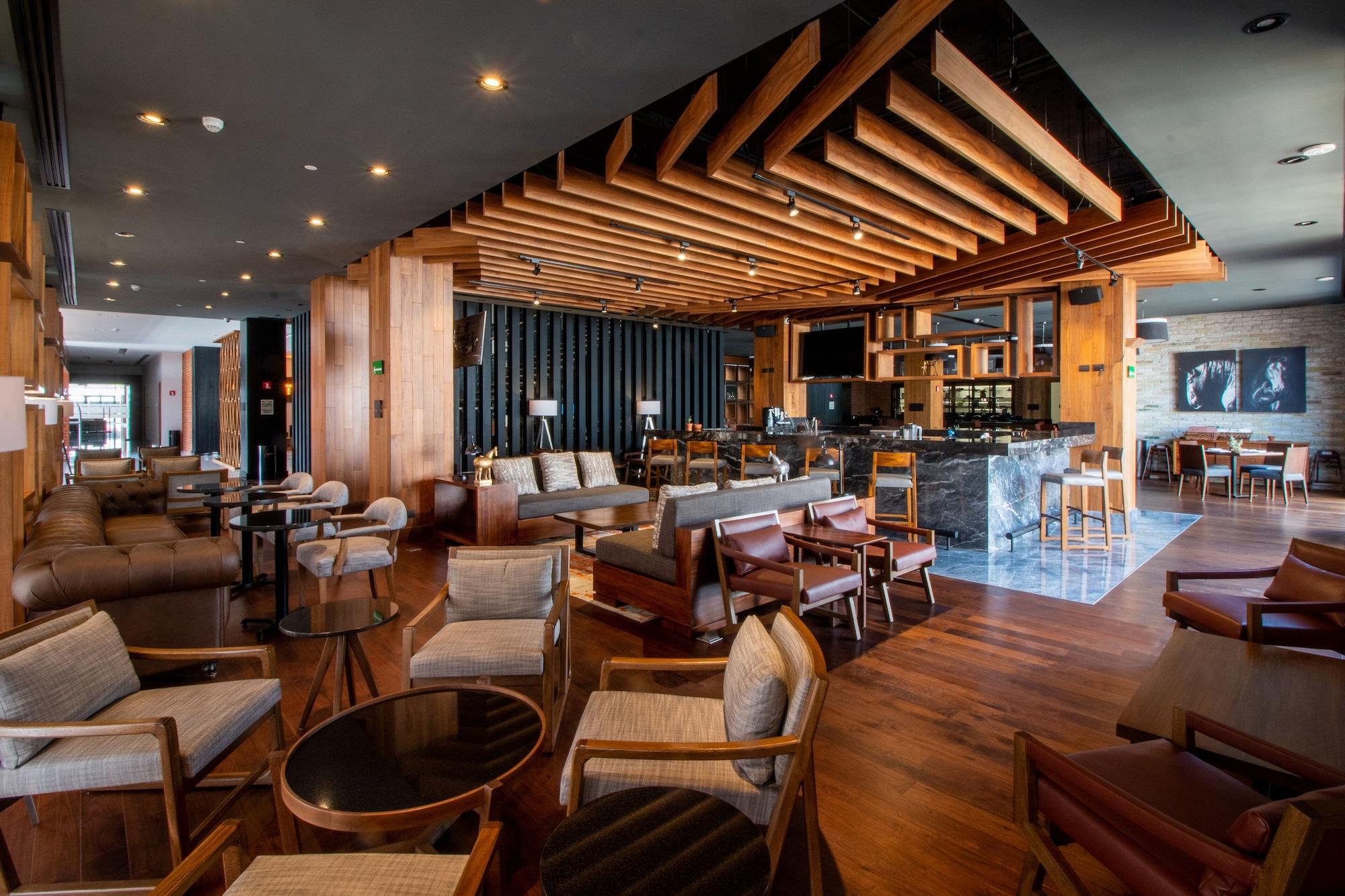 Bar/Salón DoubleTree by Hilton Celaya