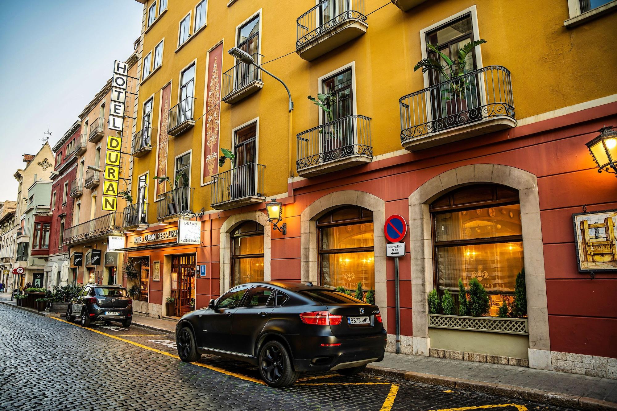 Varios Duran Hotel & Restaurant