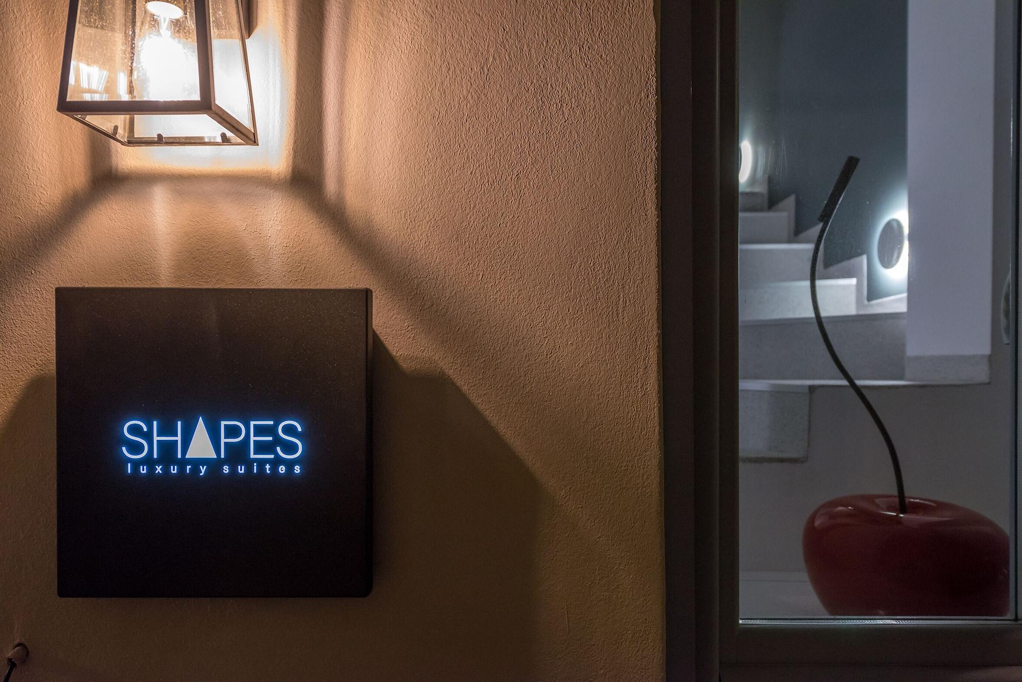 Vista Lobby Shapes Luxury Suites