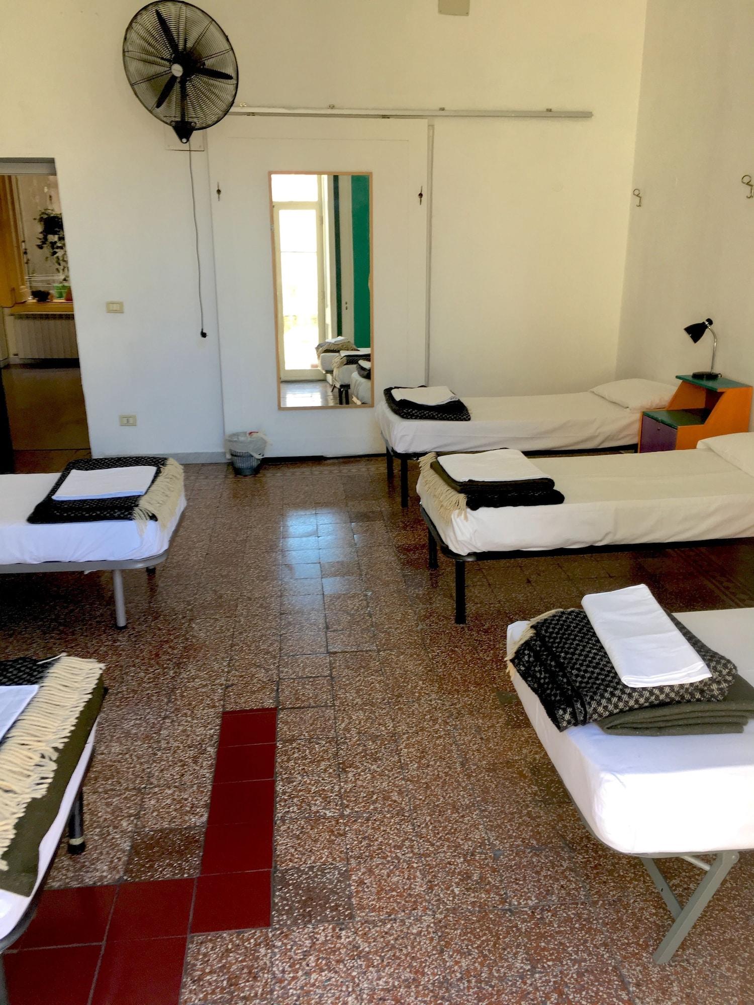 Quarto Hostel 6 Small Rooms