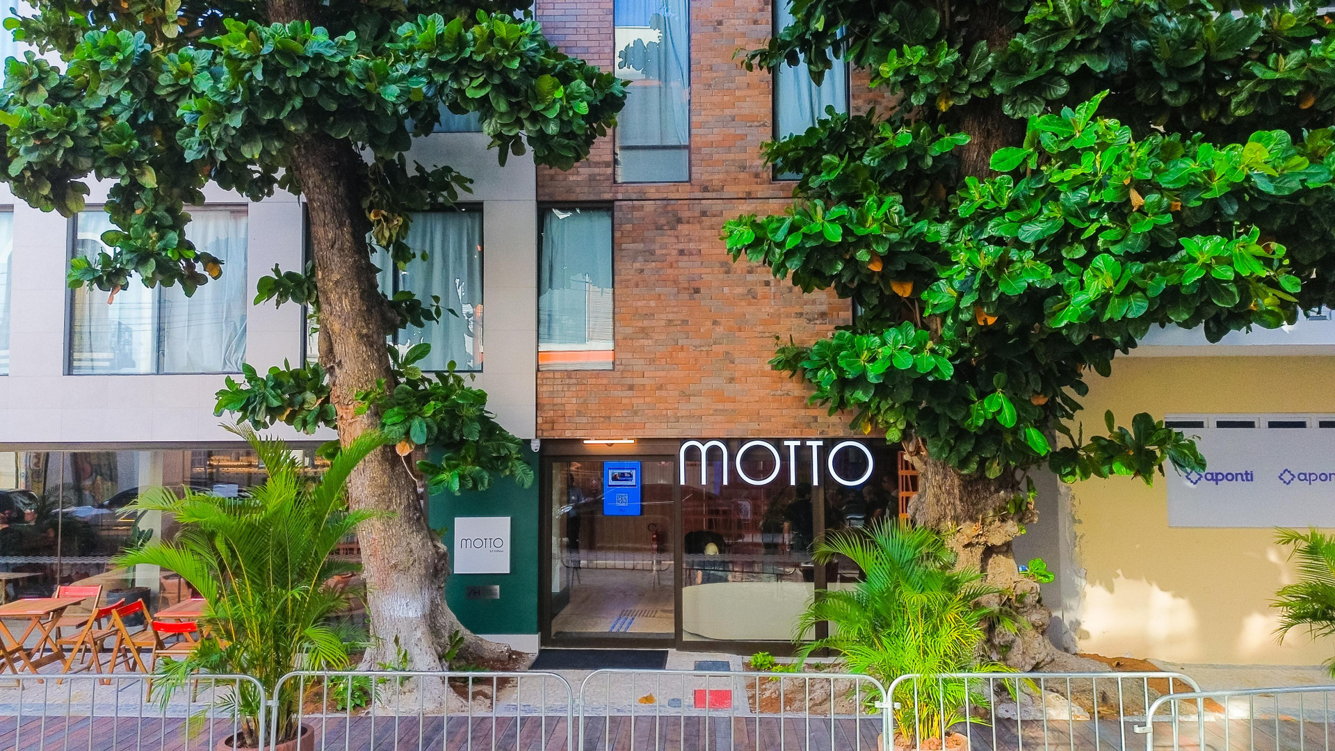 Vista da fachada Motto By Hilton Recife