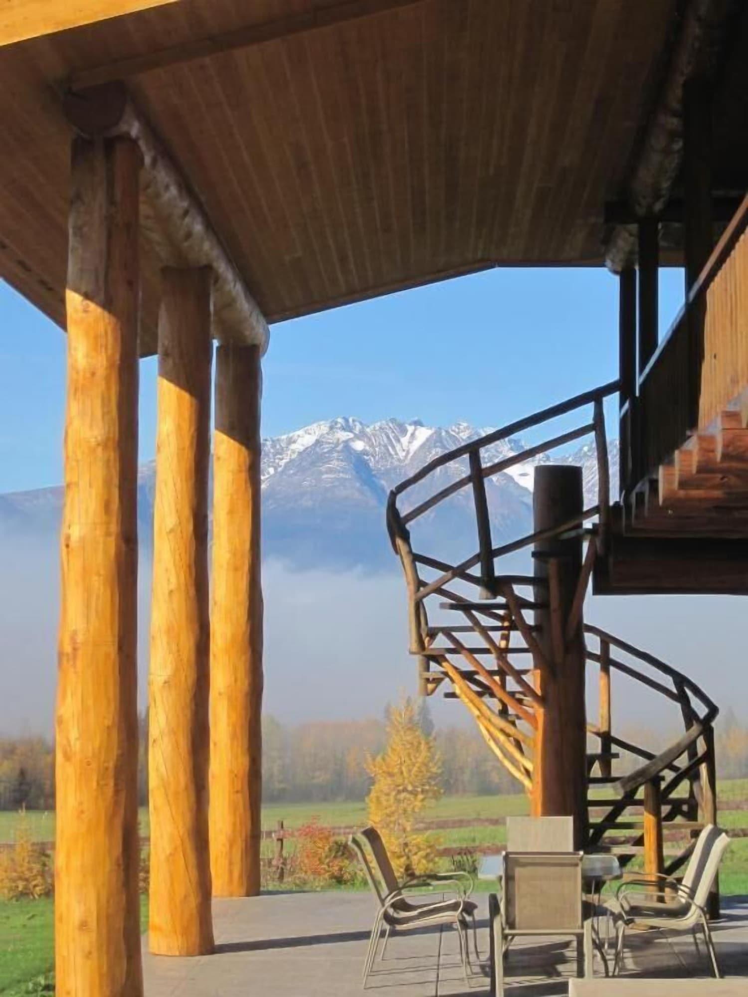 Varios Smithers Driftwood Lodge