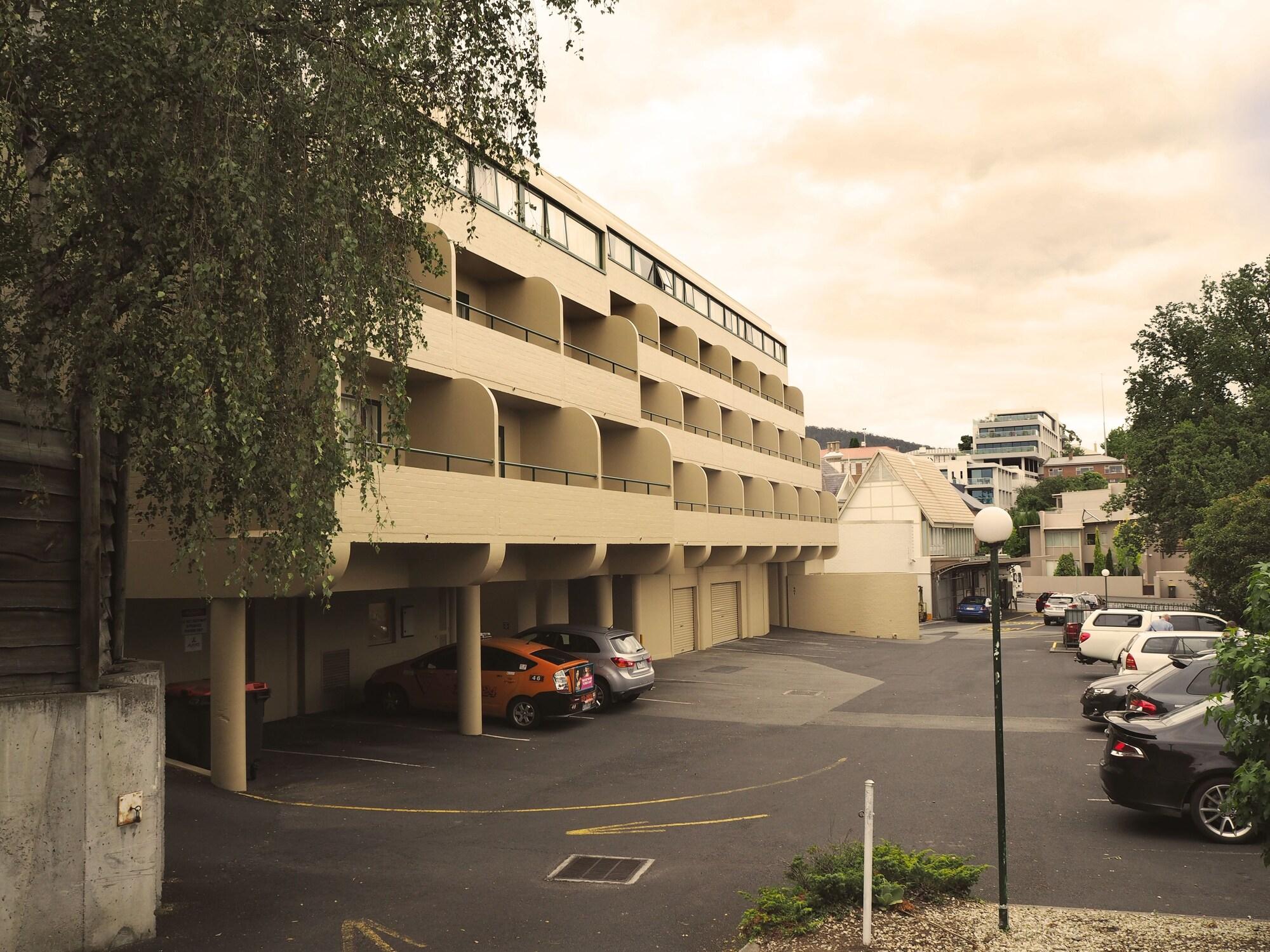 Vista Exterior St Ives Apartments