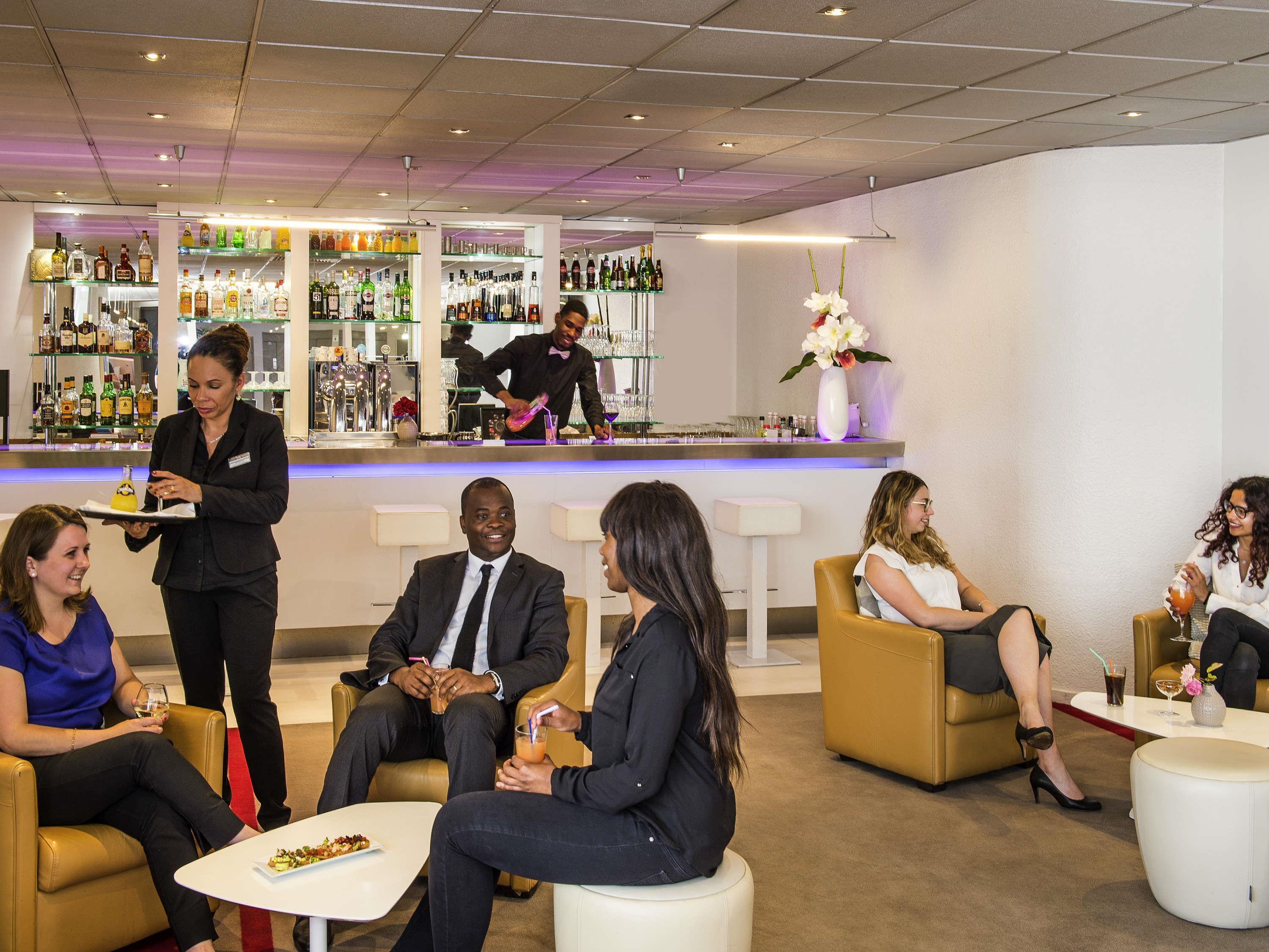 Bar/Salón Mercure Paris Le Bourget