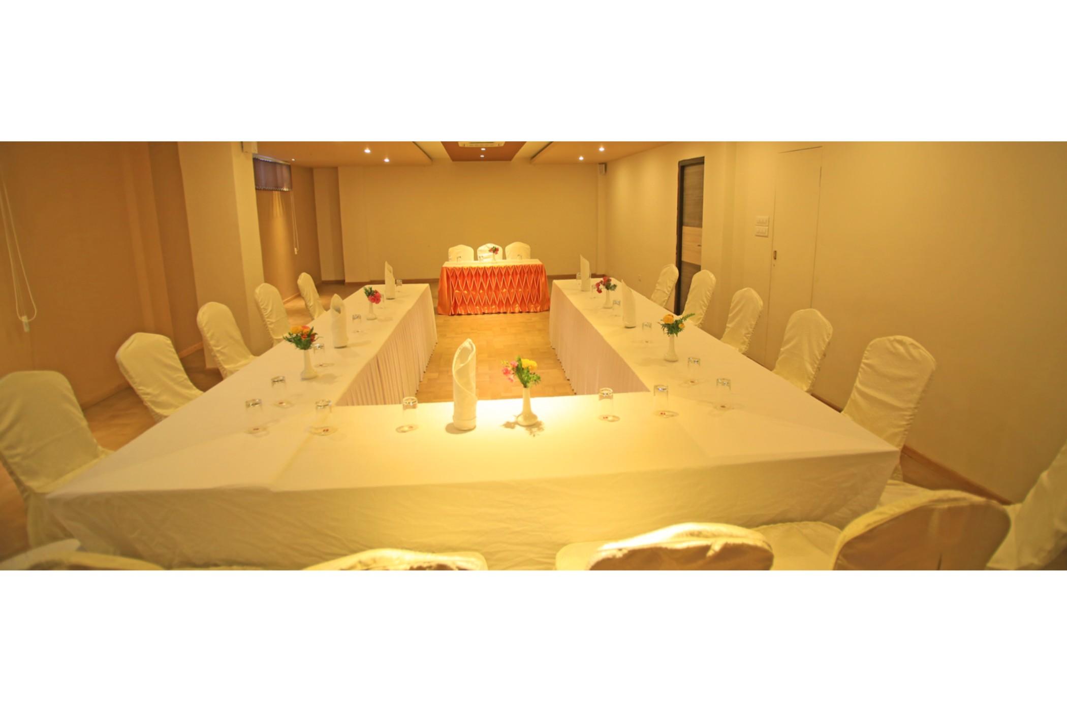 Centro de Negocios Mirage Lords Inn
