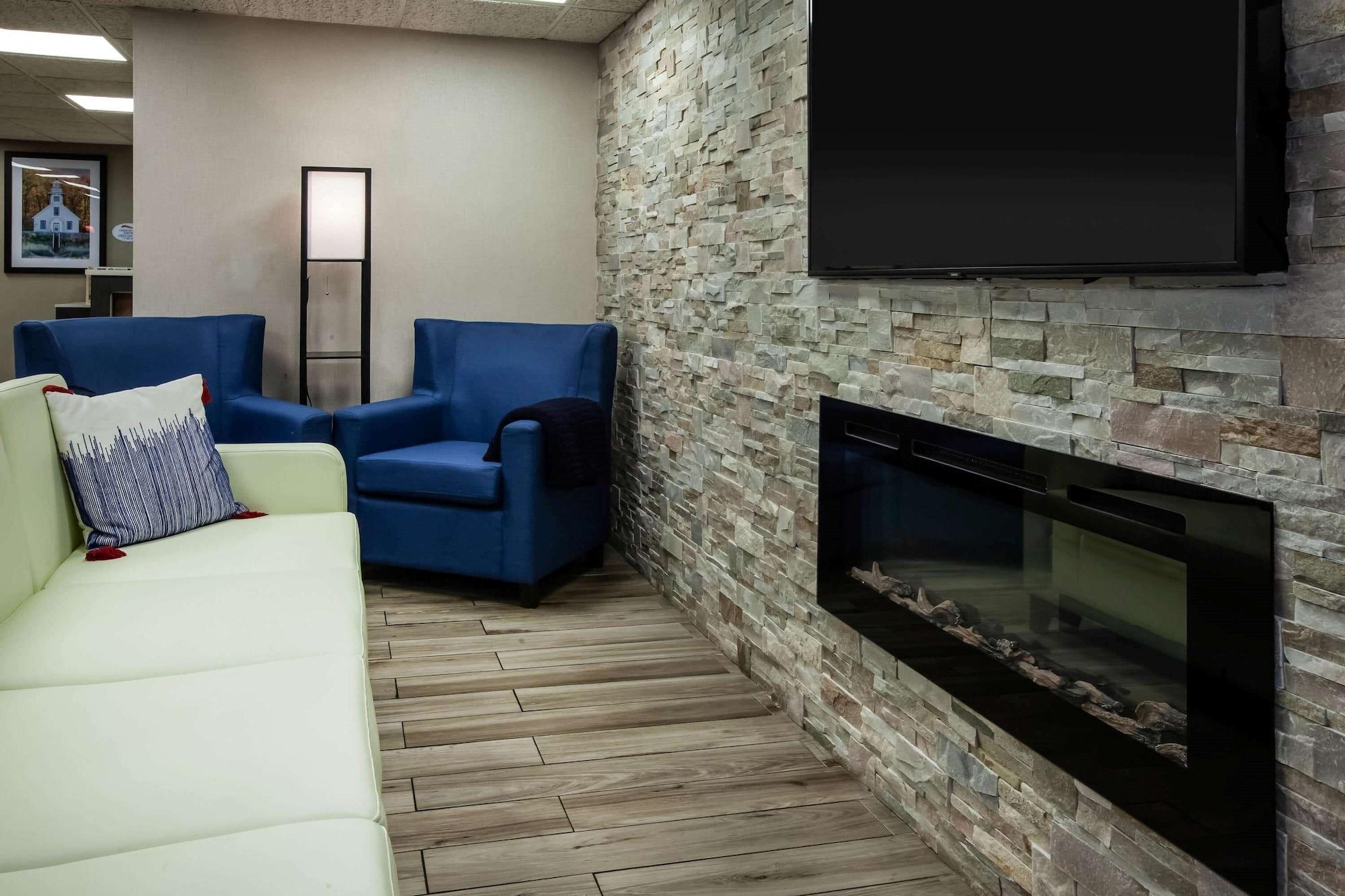 Vista Lobby Baymont by Wyndham Traverse City