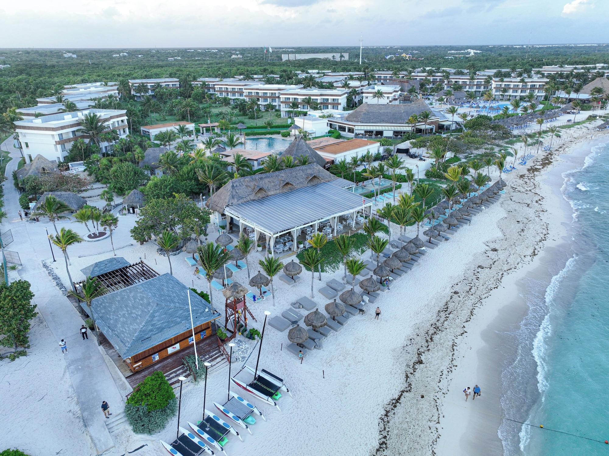 Playa Xaha Villas Suites & Golf Resort