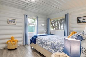 Alquiler Vacacional - Unique Dog-friendly Log Cabin: Short Walk to Ocean