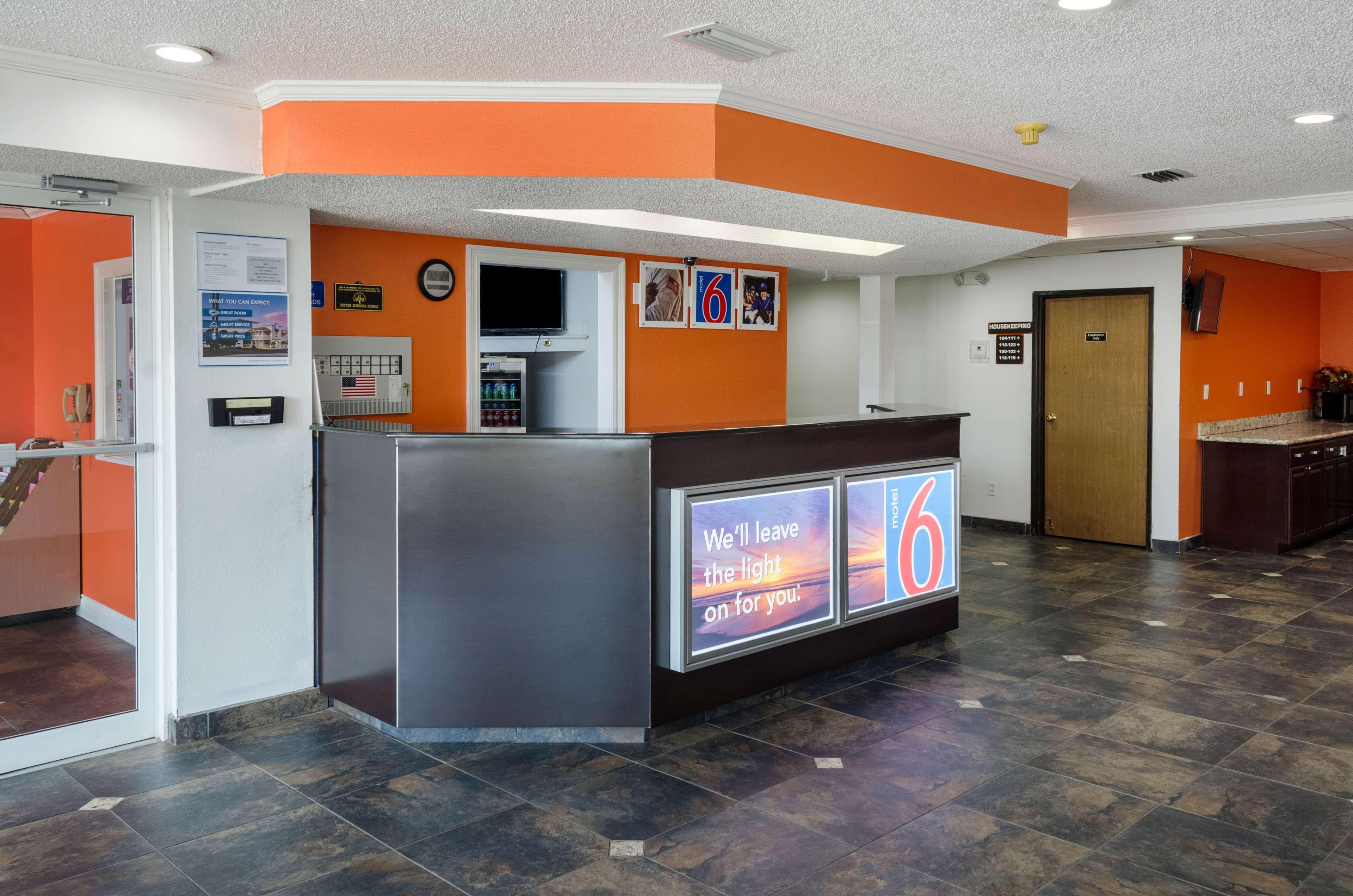 Vista Lobby Motel 6 Mobile, AL