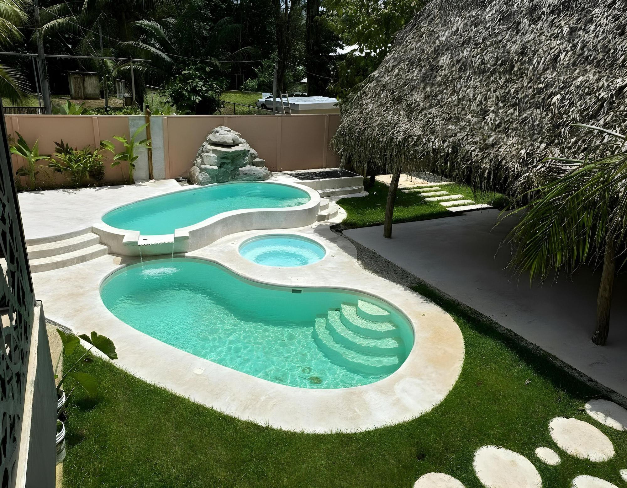 Varios Bahia Selvatica Lodge