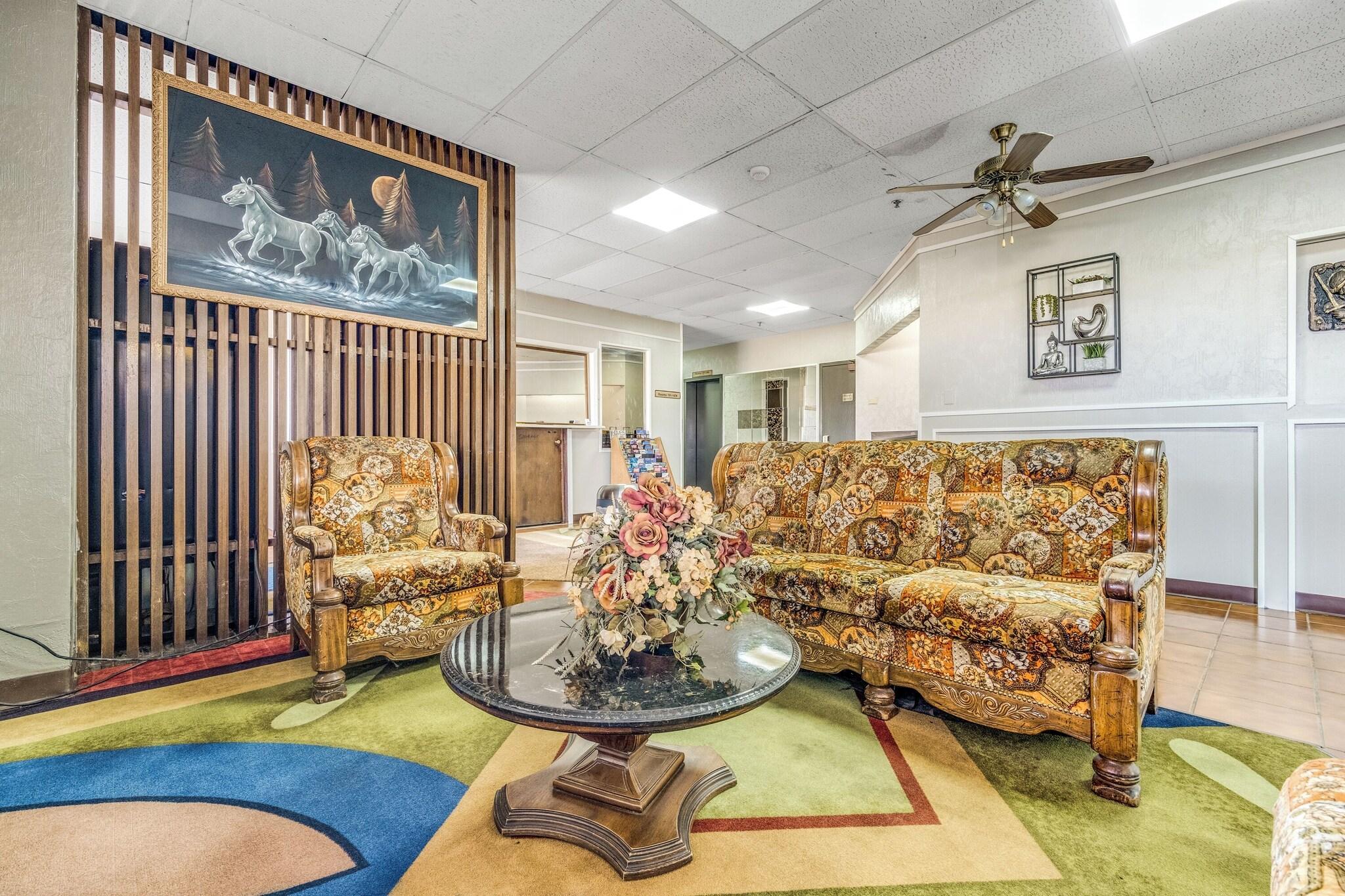 Vista Lobby Camelot INN