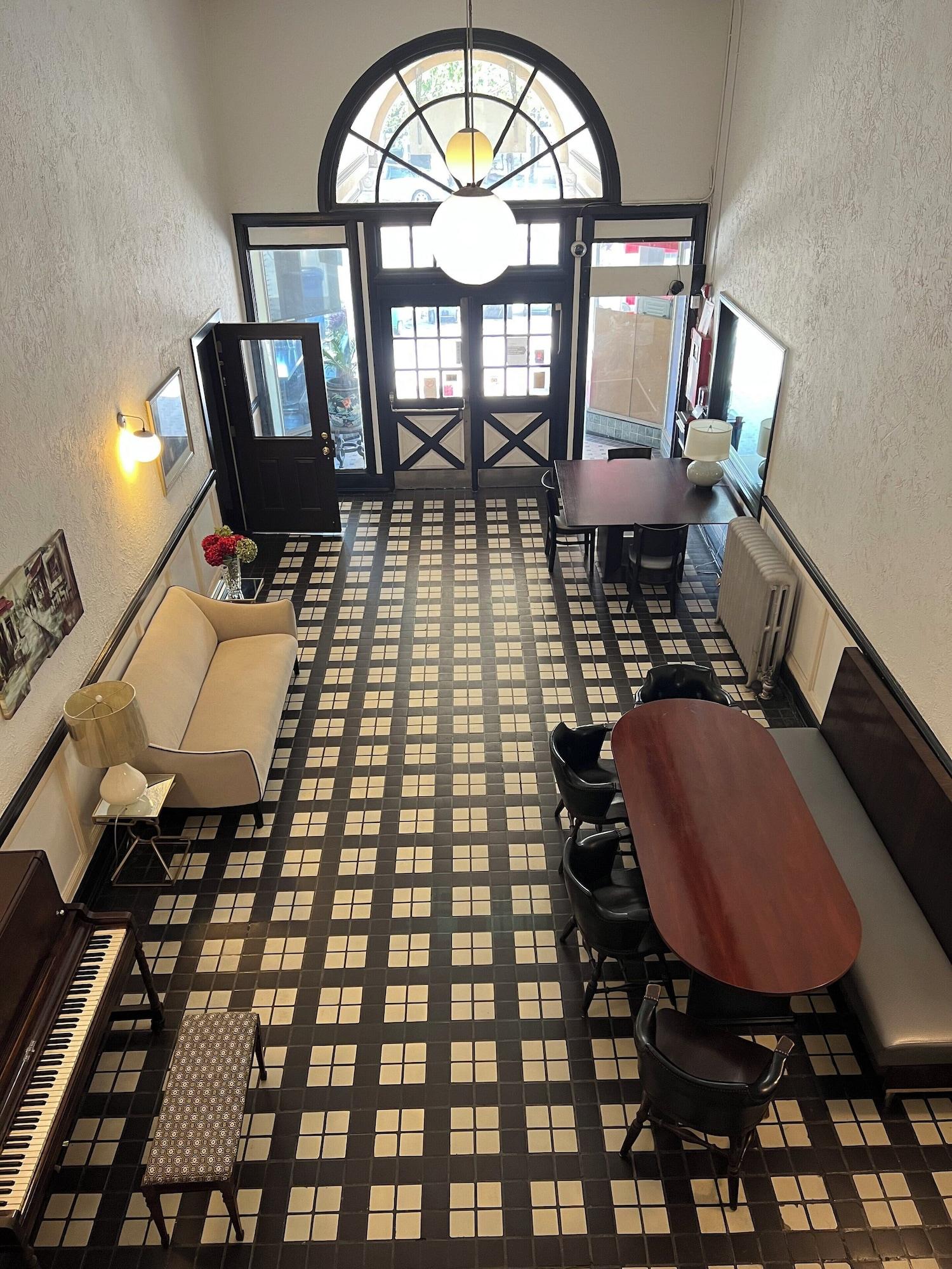 Vista Lobby Nash Hotel