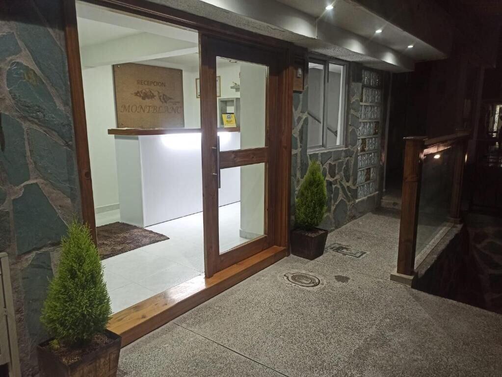 Vista Exterior Hotel Mont Blanc