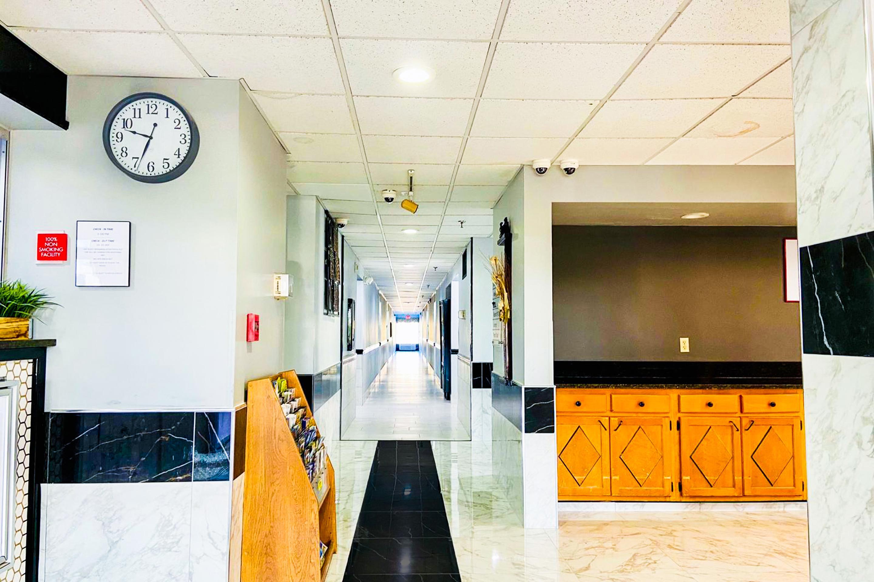 Vista Lobby OYO Townhouse Inn Jacksonville near Little Rock Air Force Base