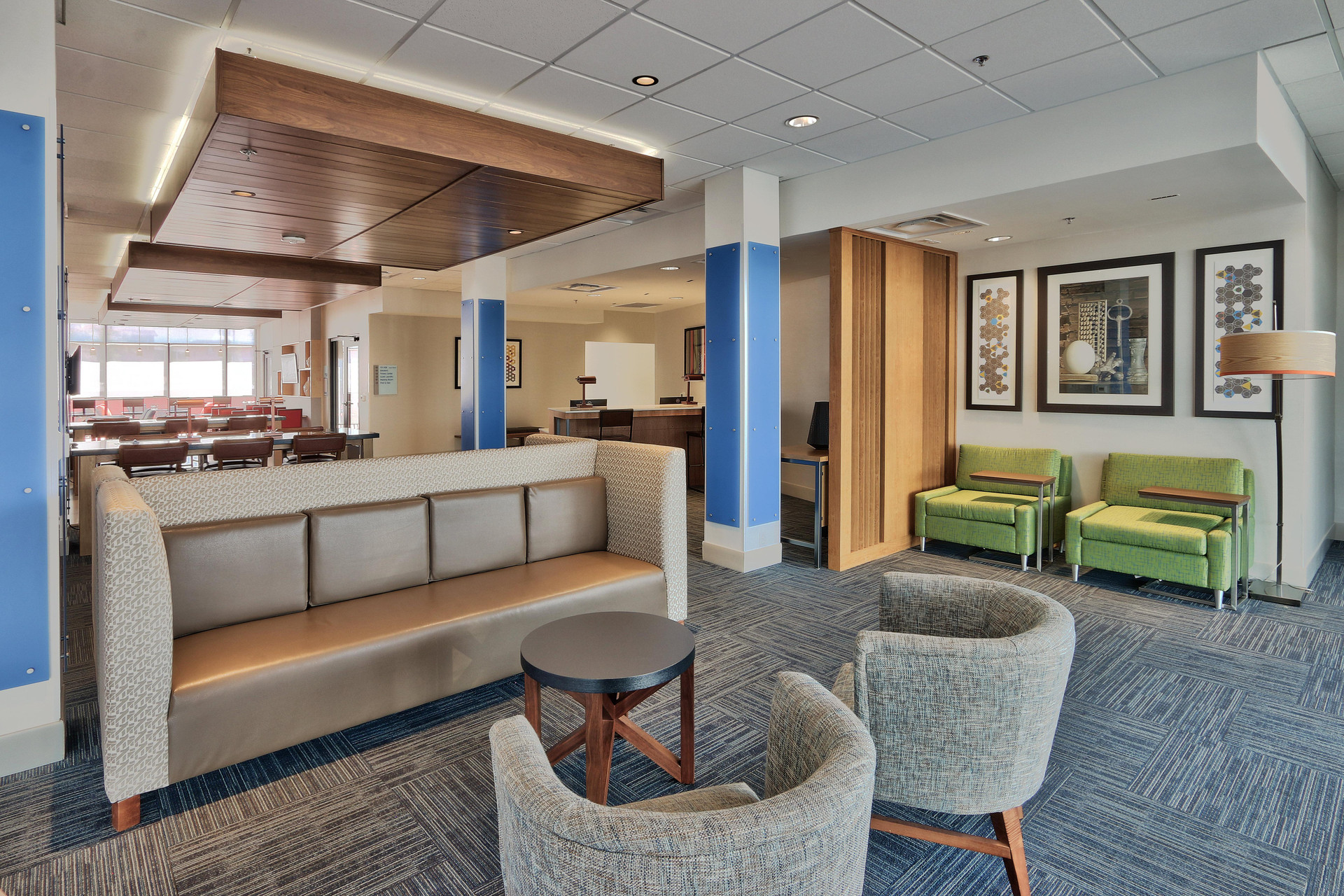 Vista Lobby Holiday Inn Express & Suites Albuquerque East by IHG