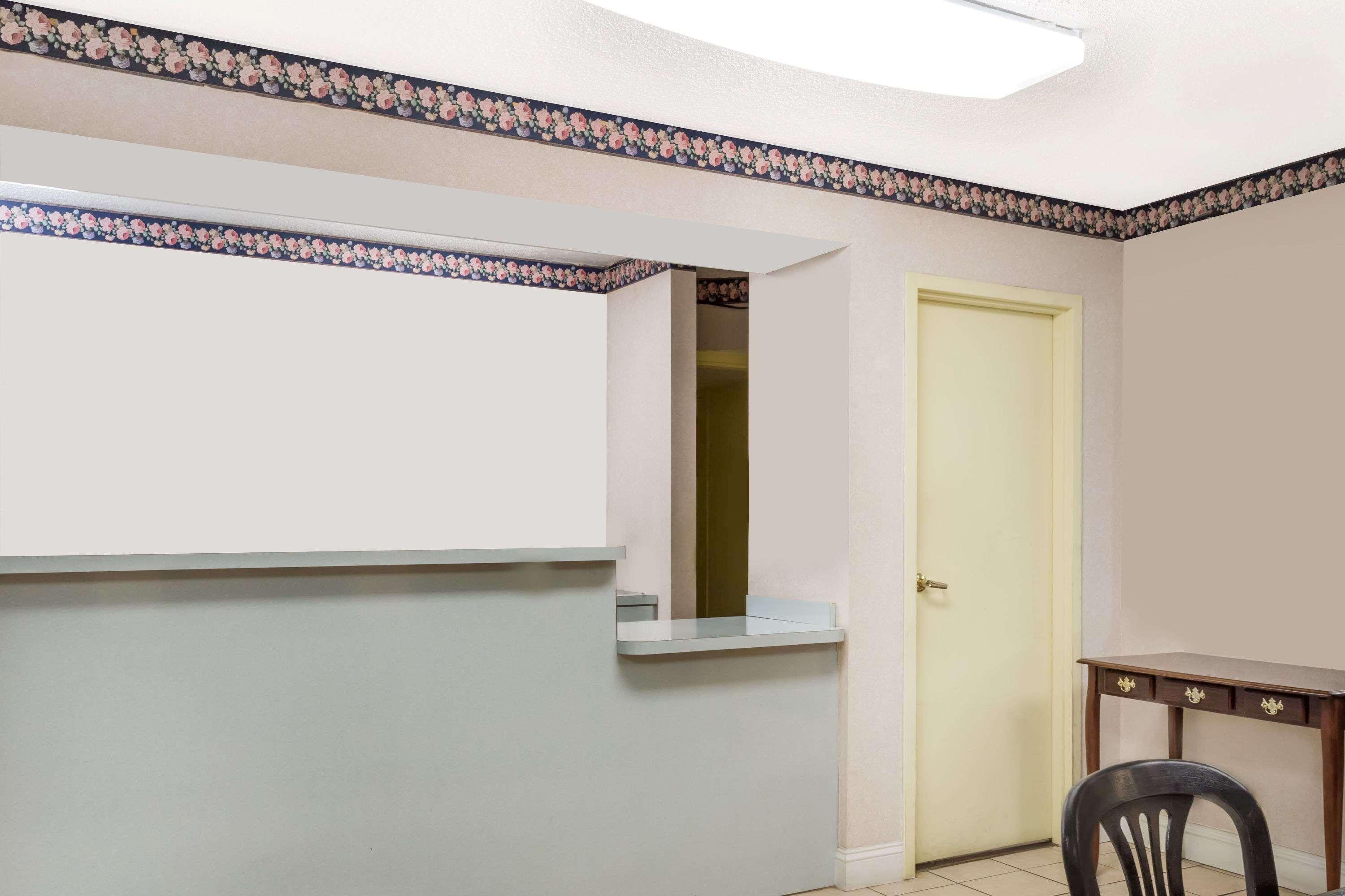 Vista Lobby Knights Inn Ruther Glen