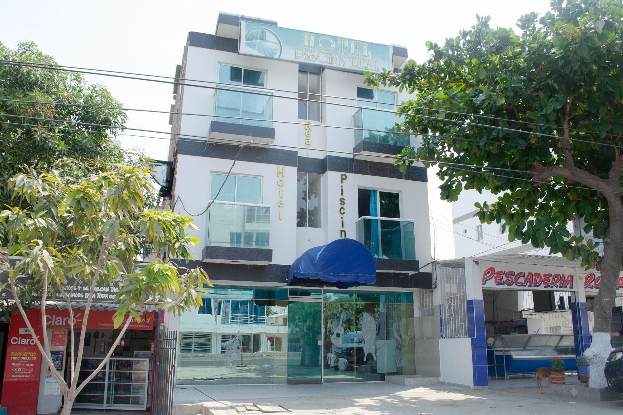 Vista Exterior Hotel Piscina Real