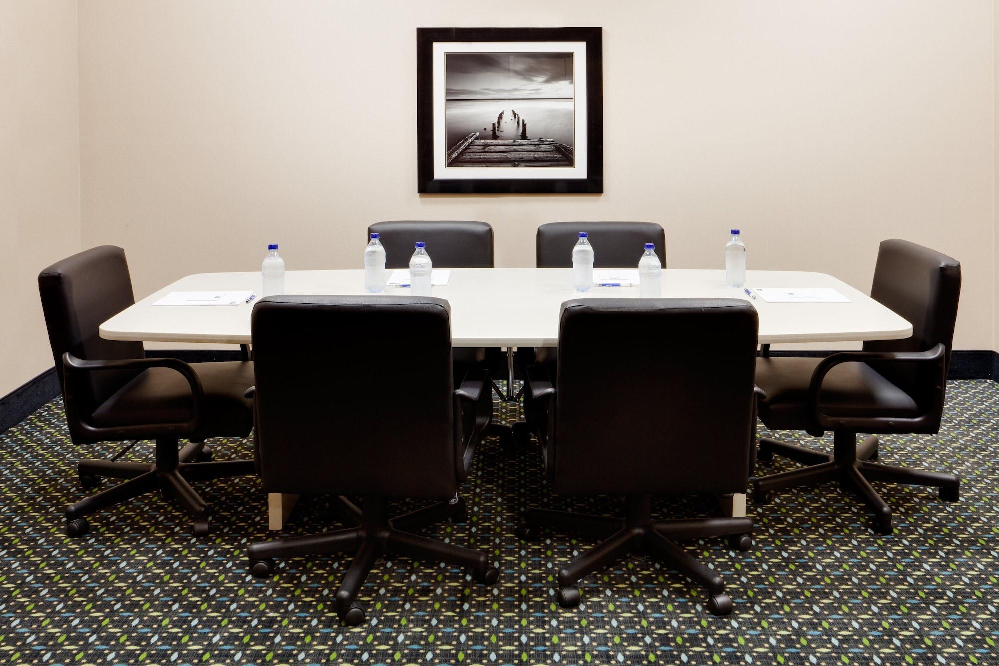 Sala de Reuniones Holiday Inn Express and Suites by IHG