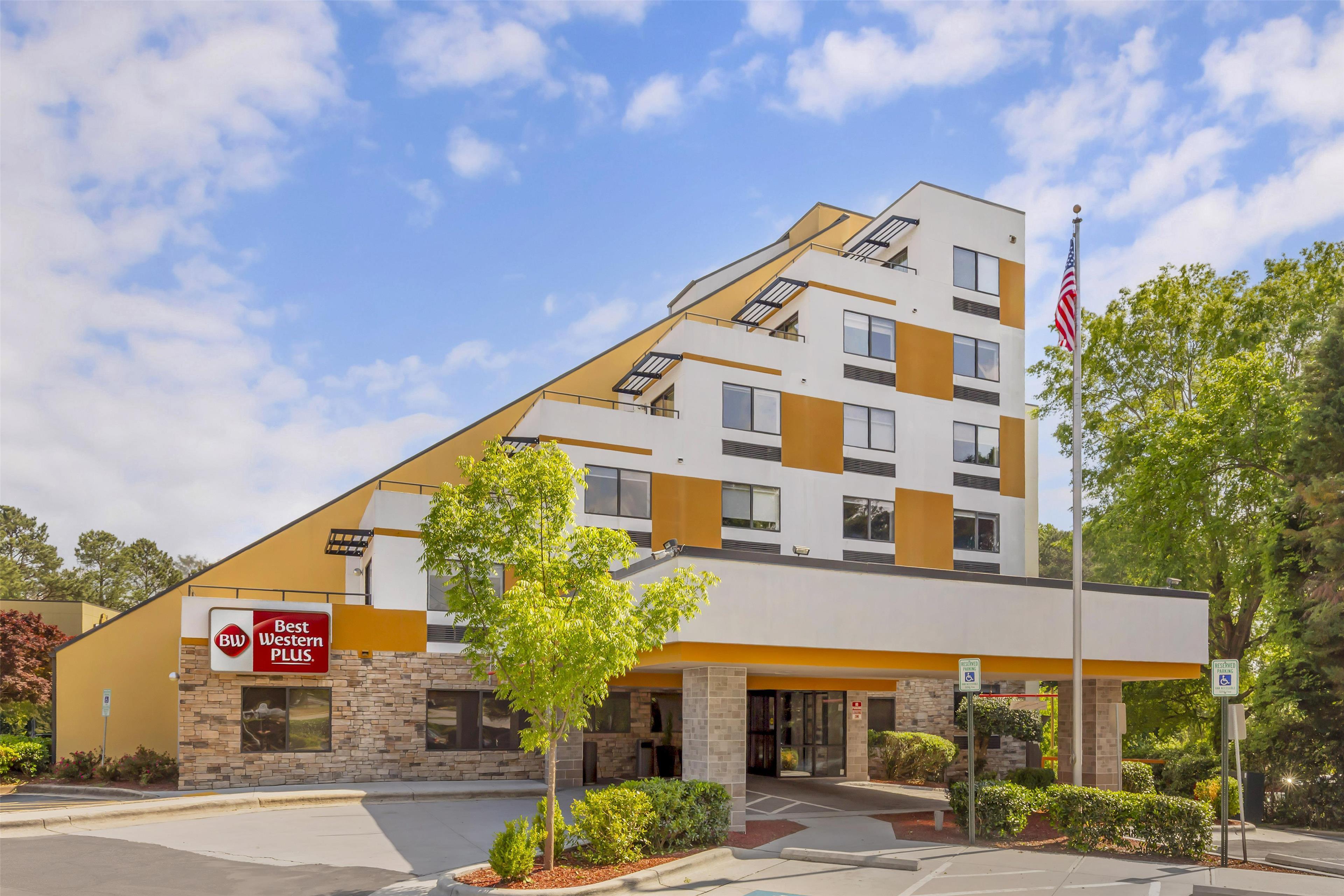 Vista Exterior Best Western Plus Raleigh Crabtree Valley Hotel
