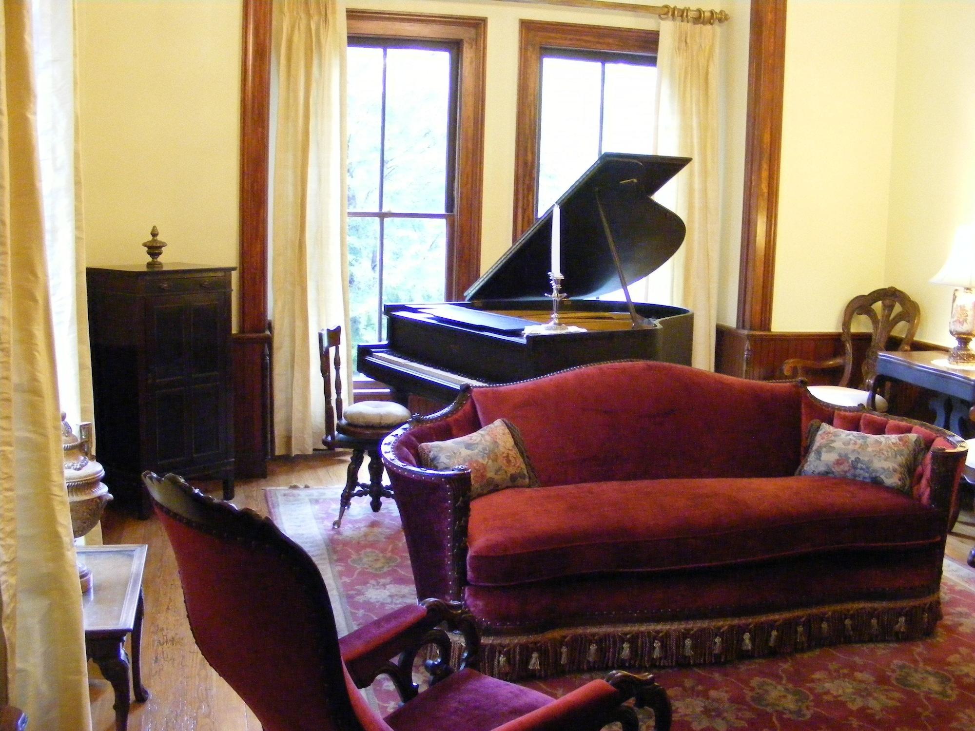 Vista Lobby Adair Manor Bed& Breakfast