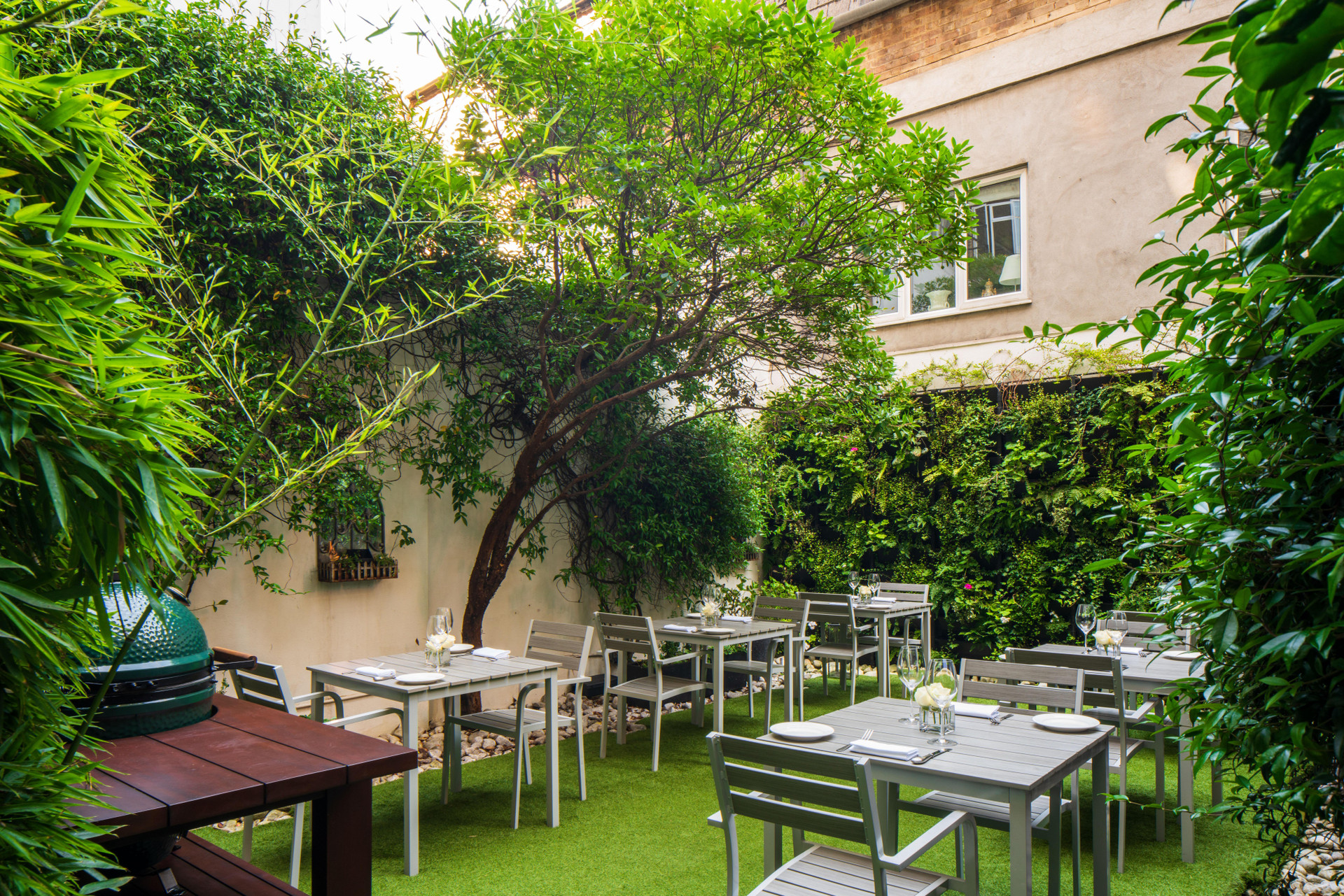 Varios Roseate House London