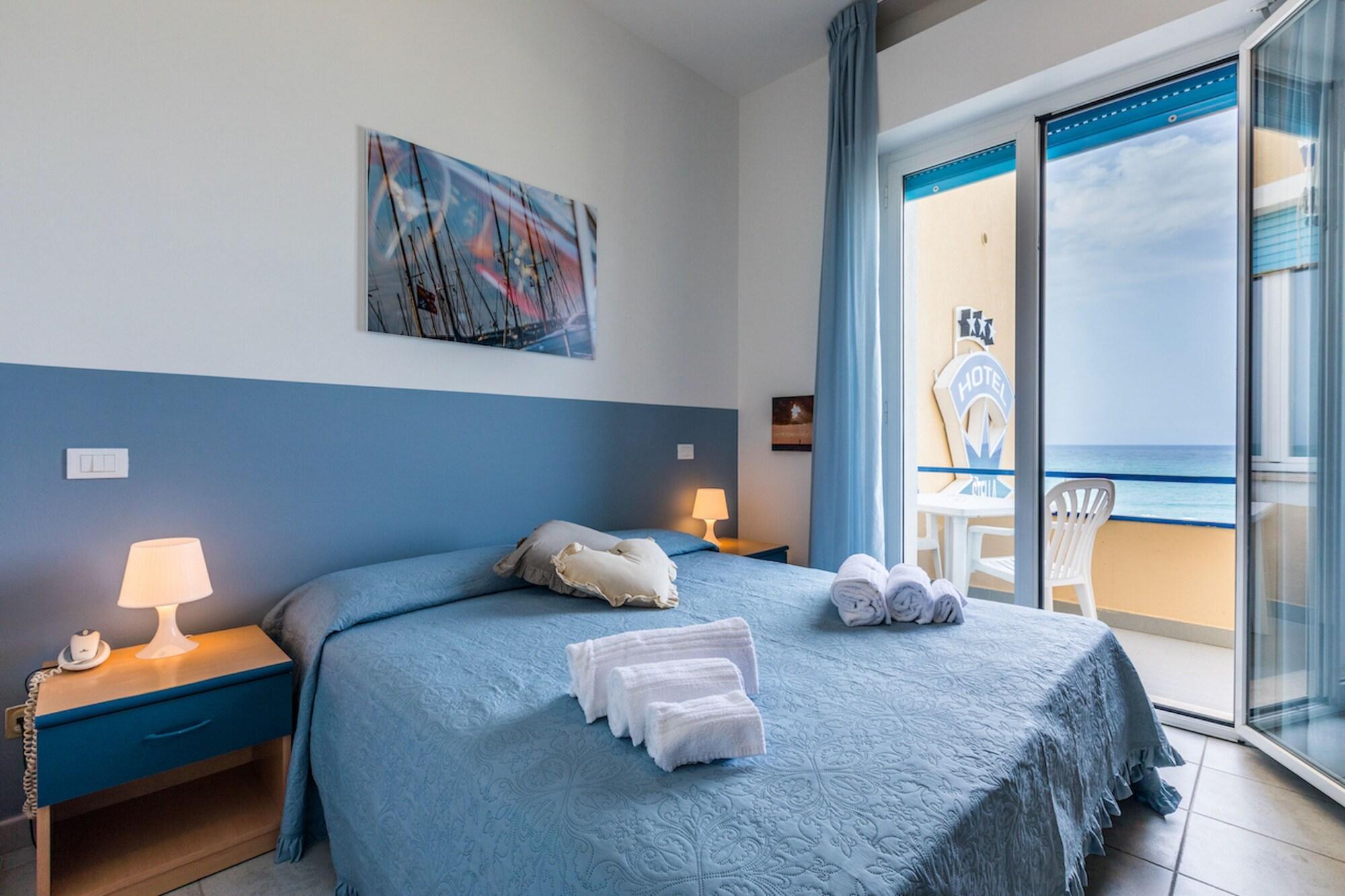 Habitación Hotel in Marina di Cecina a few steps from the sea