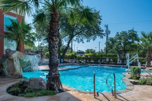Alojamiento - Holiday Inn Express & Suites San Antonio Medical-Six Flags by IHG