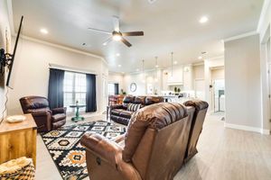 Alquiler Vacacional - Texas Home w/ Hot Tub: 3 Mi to Downtown Canyon!