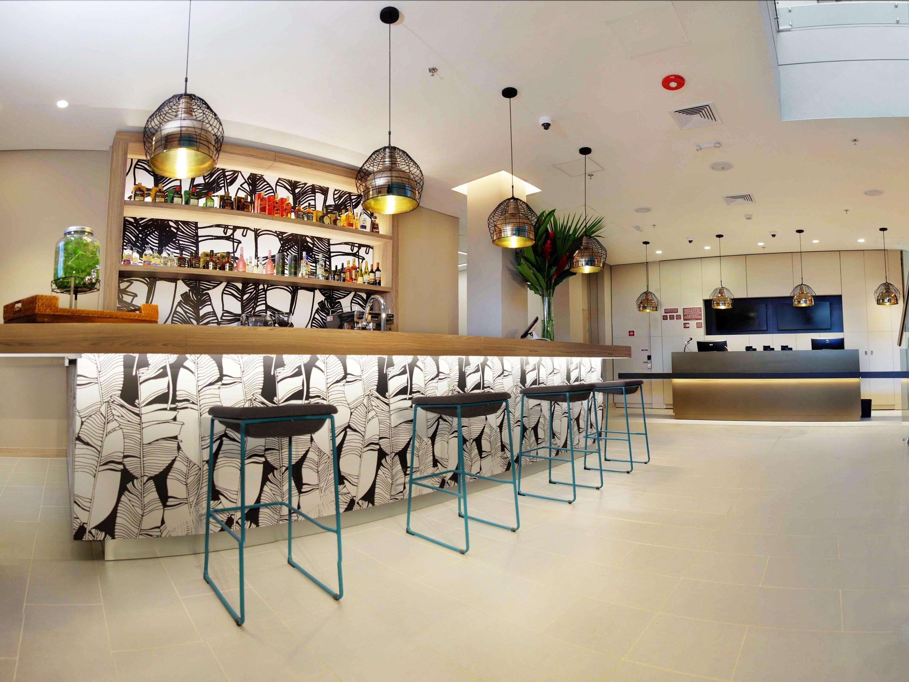 Bar/Salón ibis Apartado