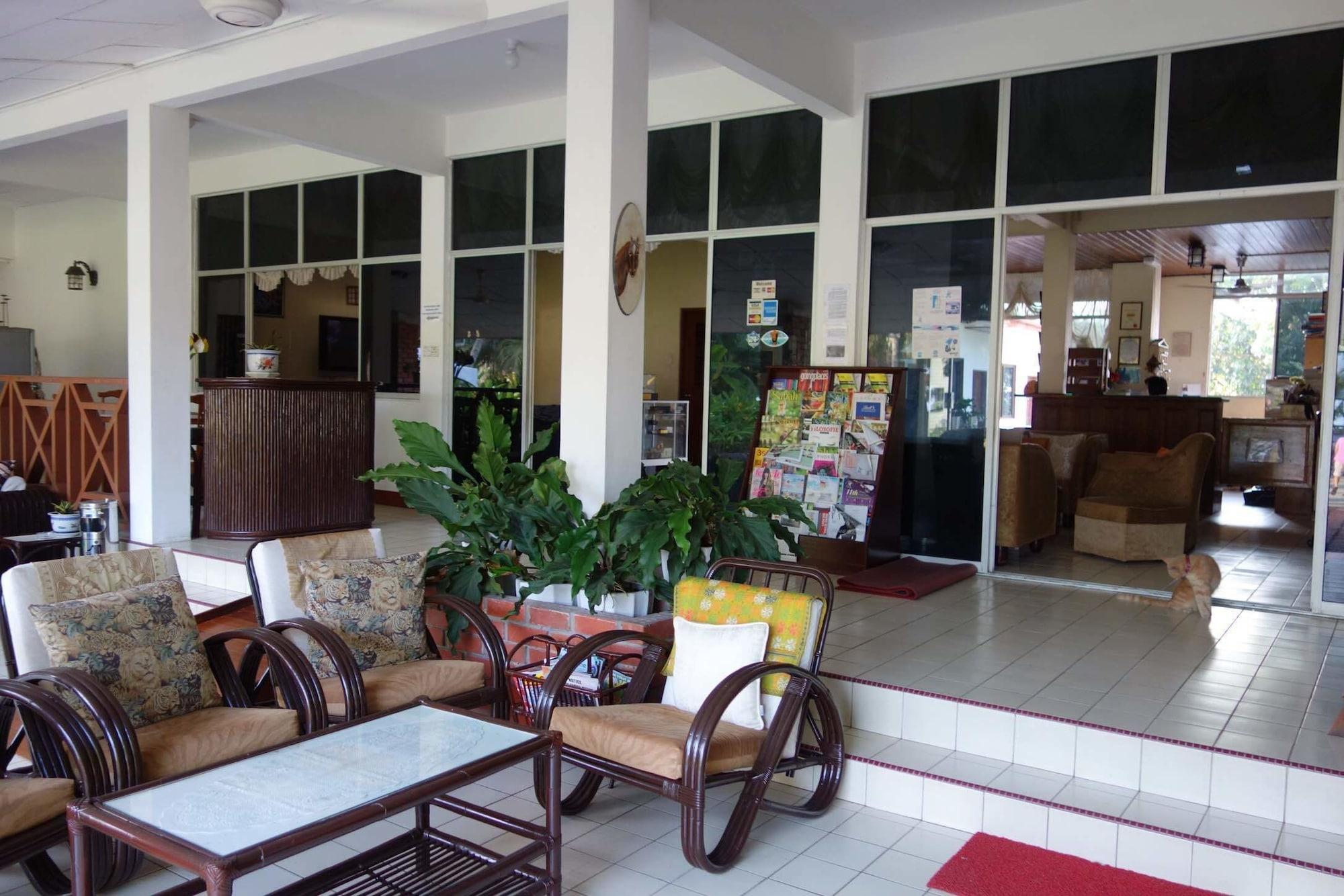 Vista Lobby Seaside Travellers Inn