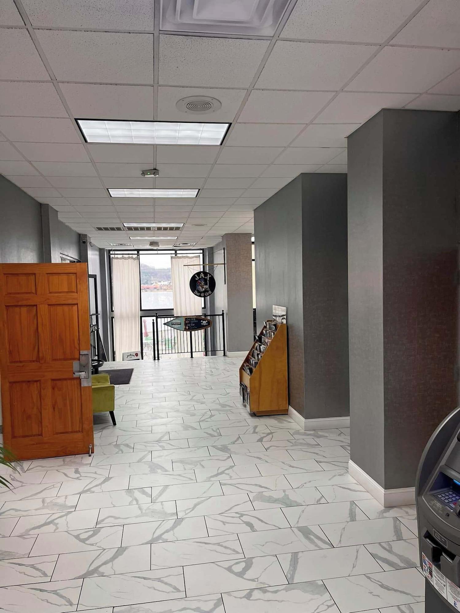 Vista Lobby Wyndham Garden Lake Guntersville