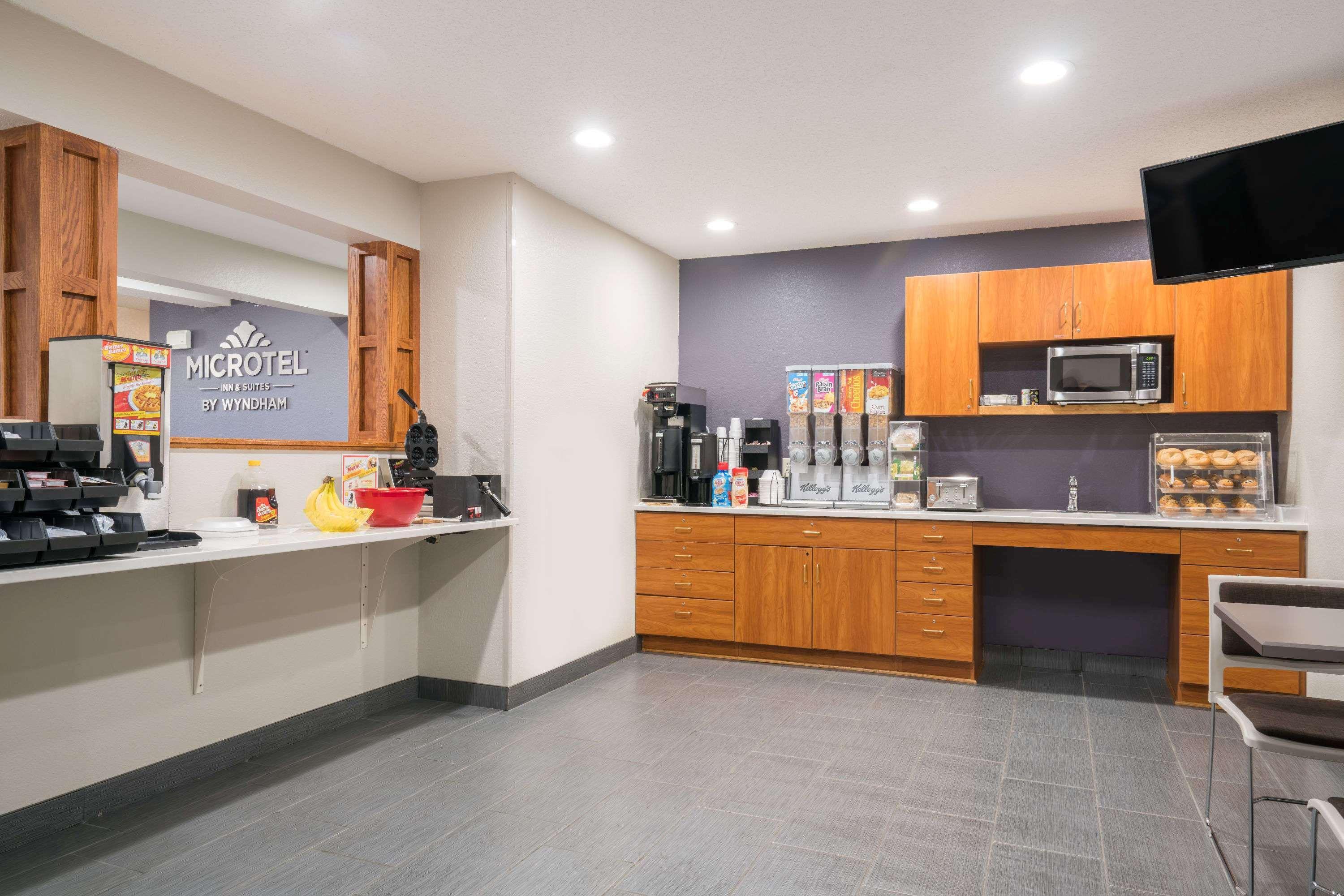 Restaurant Microtel Inn & Suites By Wyndham Springfield