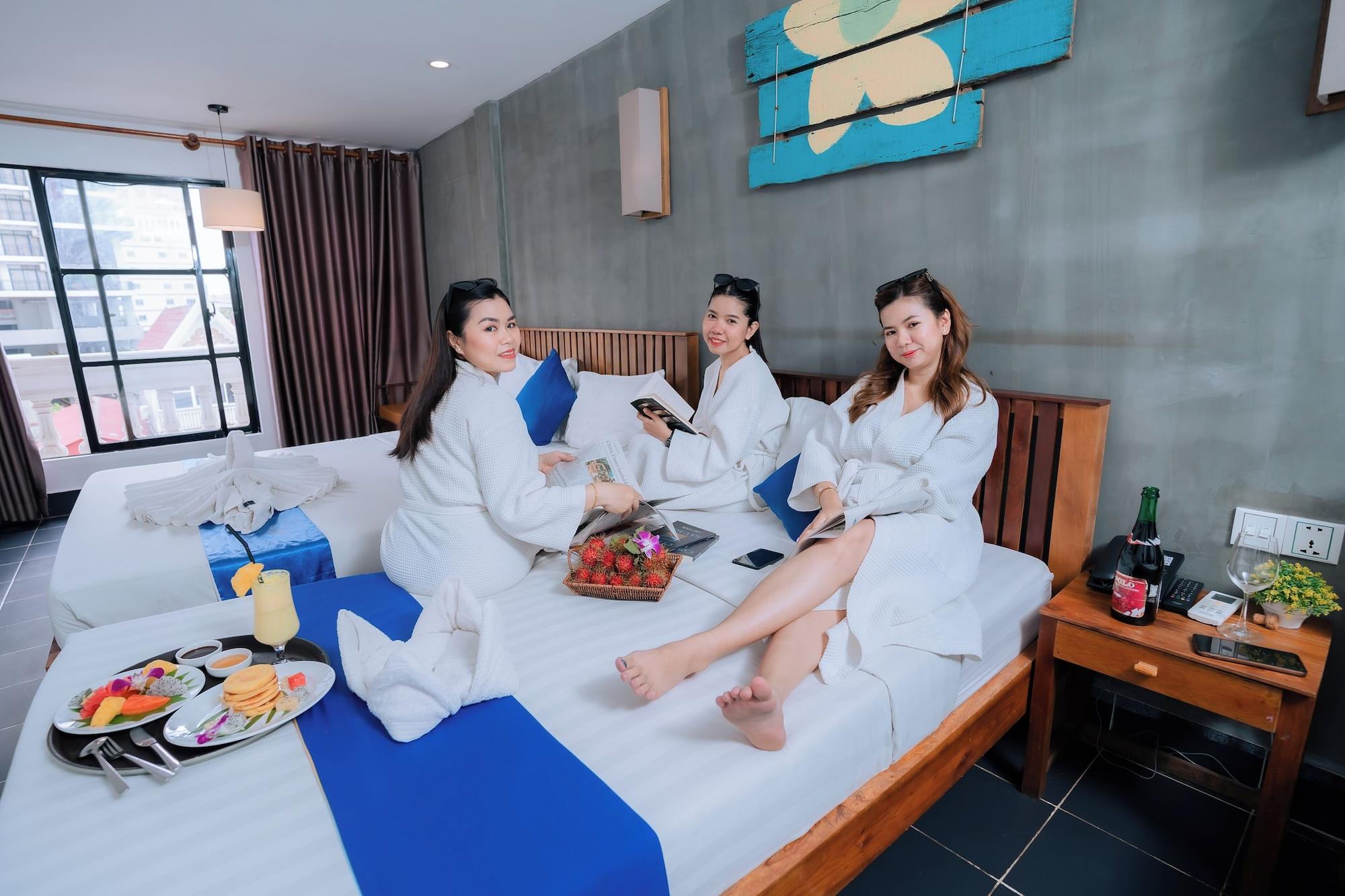 Varios Grand Elevation Hotel