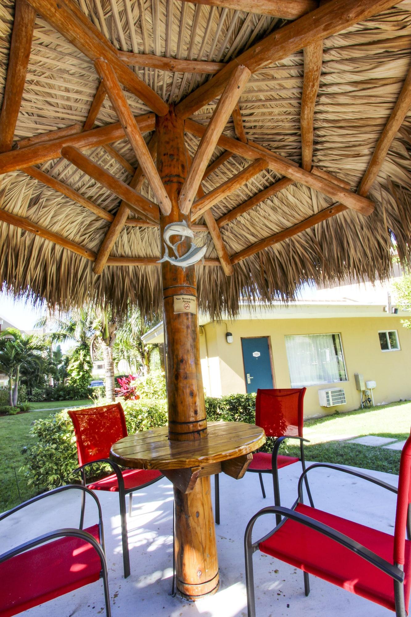 Vista Exterior Oceans Beach Resort