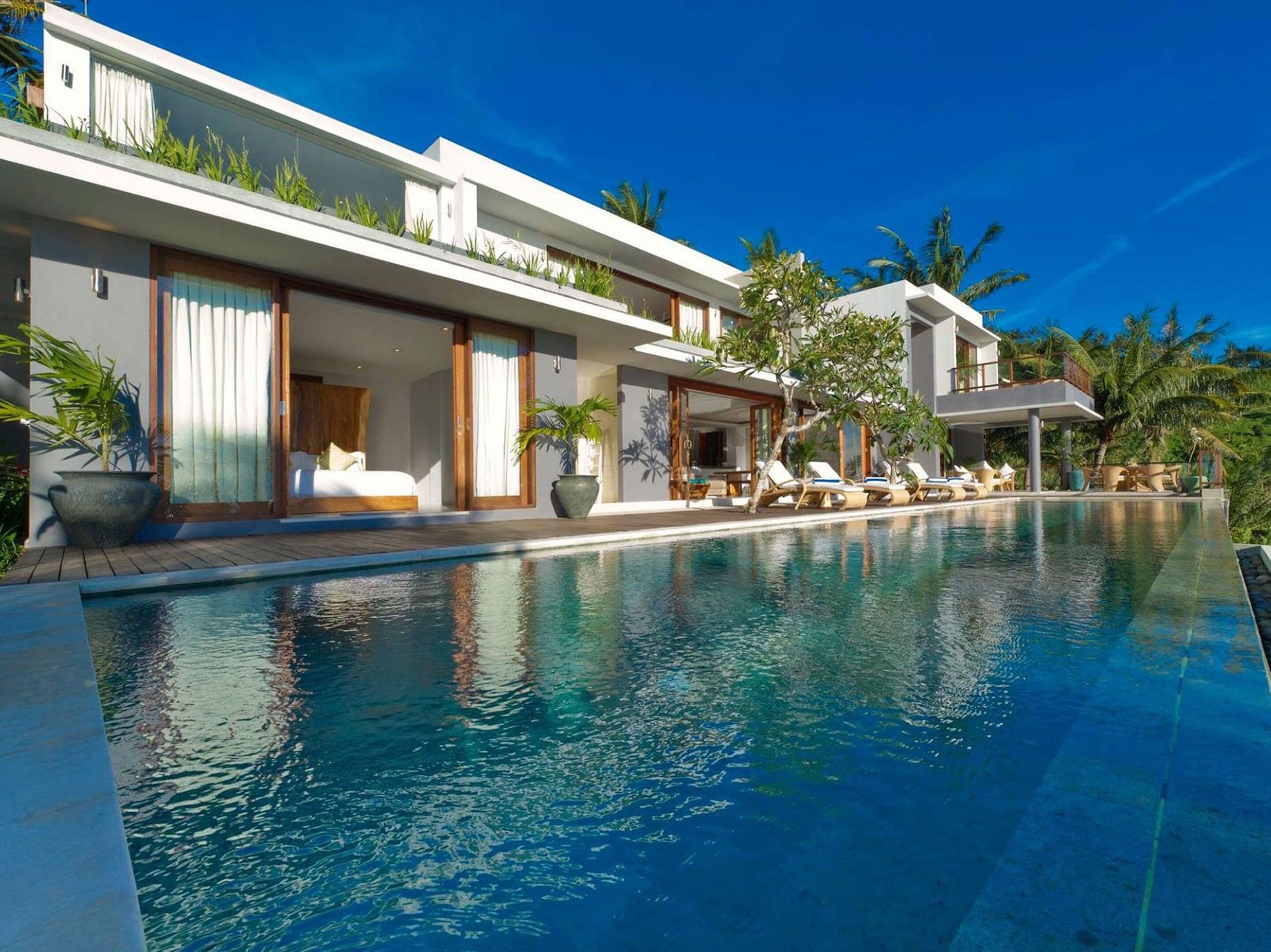 Varios Malimbu Cliff Villa