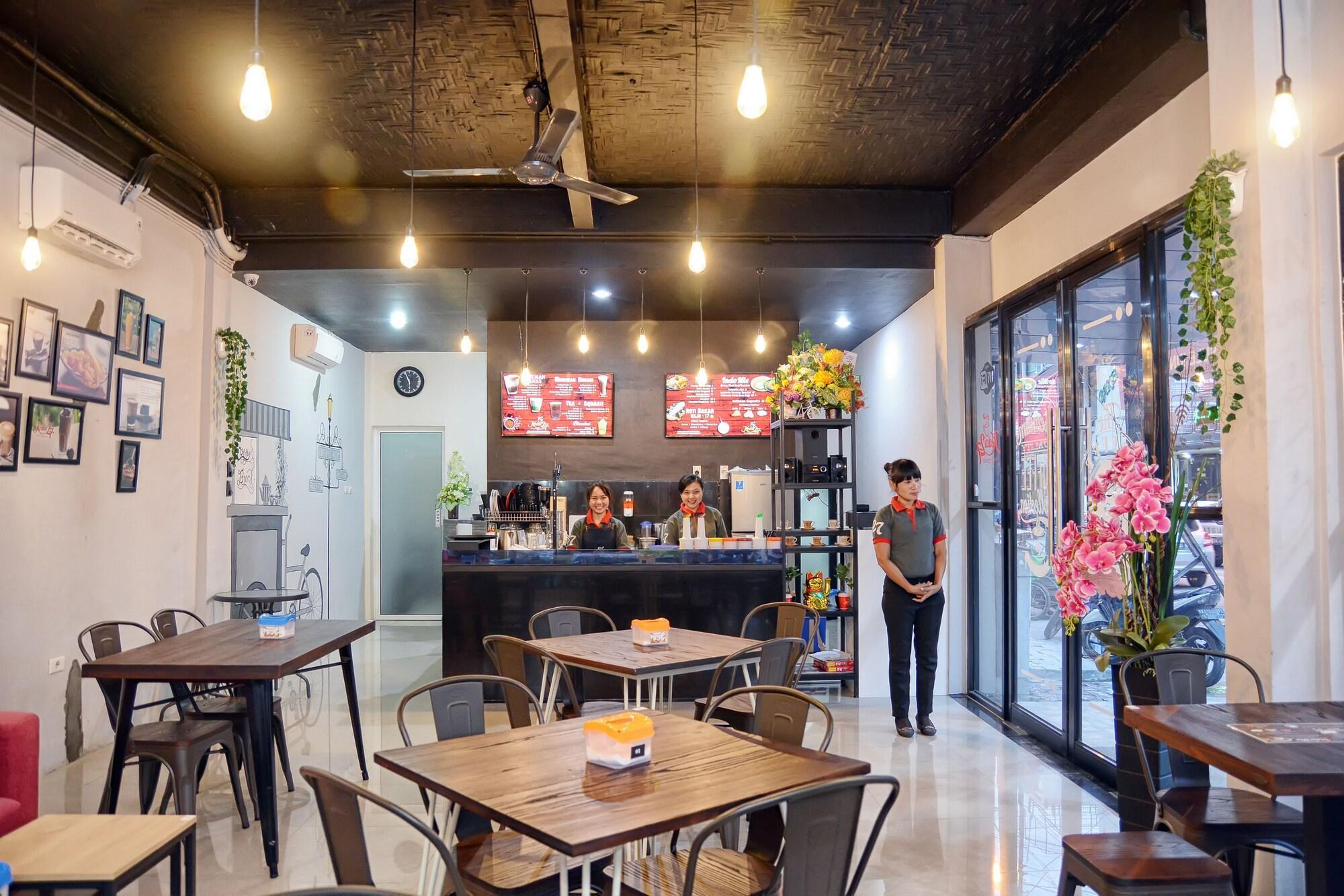 Restaurant RedDoorz Hostel @ Capsule Inn Medan